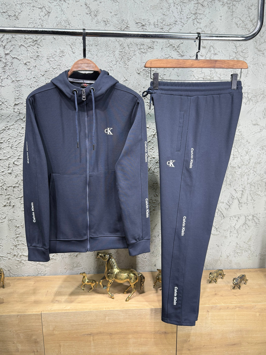 Calvin Klein Erkek Lacivert Kapüşonlu Eşofman Takımı – Logolu Premium Seri