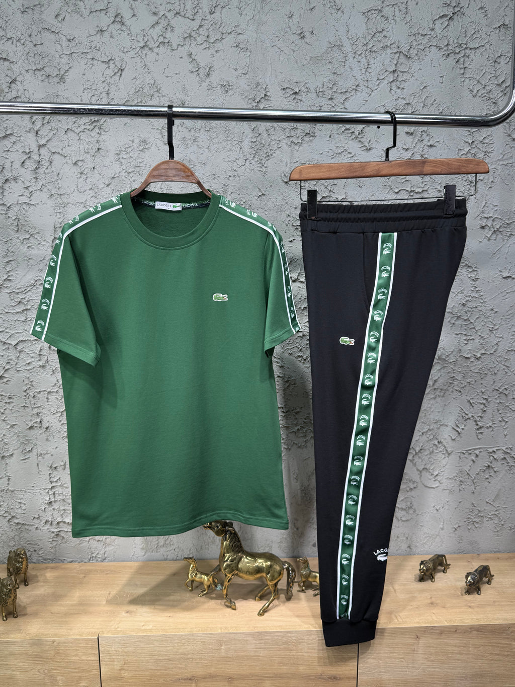 Lacoste Erkek Yeşil T-Shirt & Siyah Şerit Detaylı Eşofman Takımı