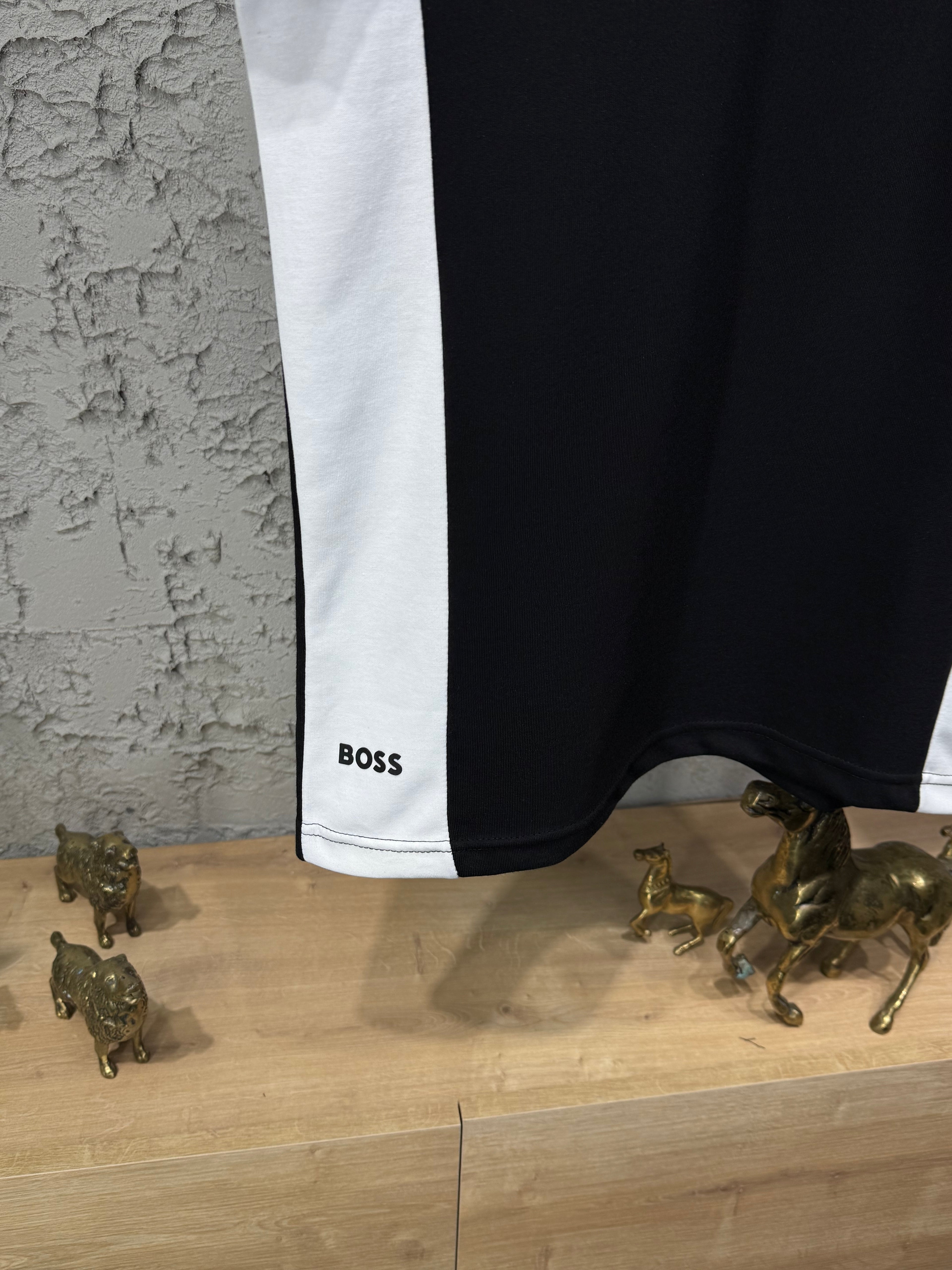 Boss Siyah Beyaz Kontrast Detaylı T-Shirt & Şort Takımı
