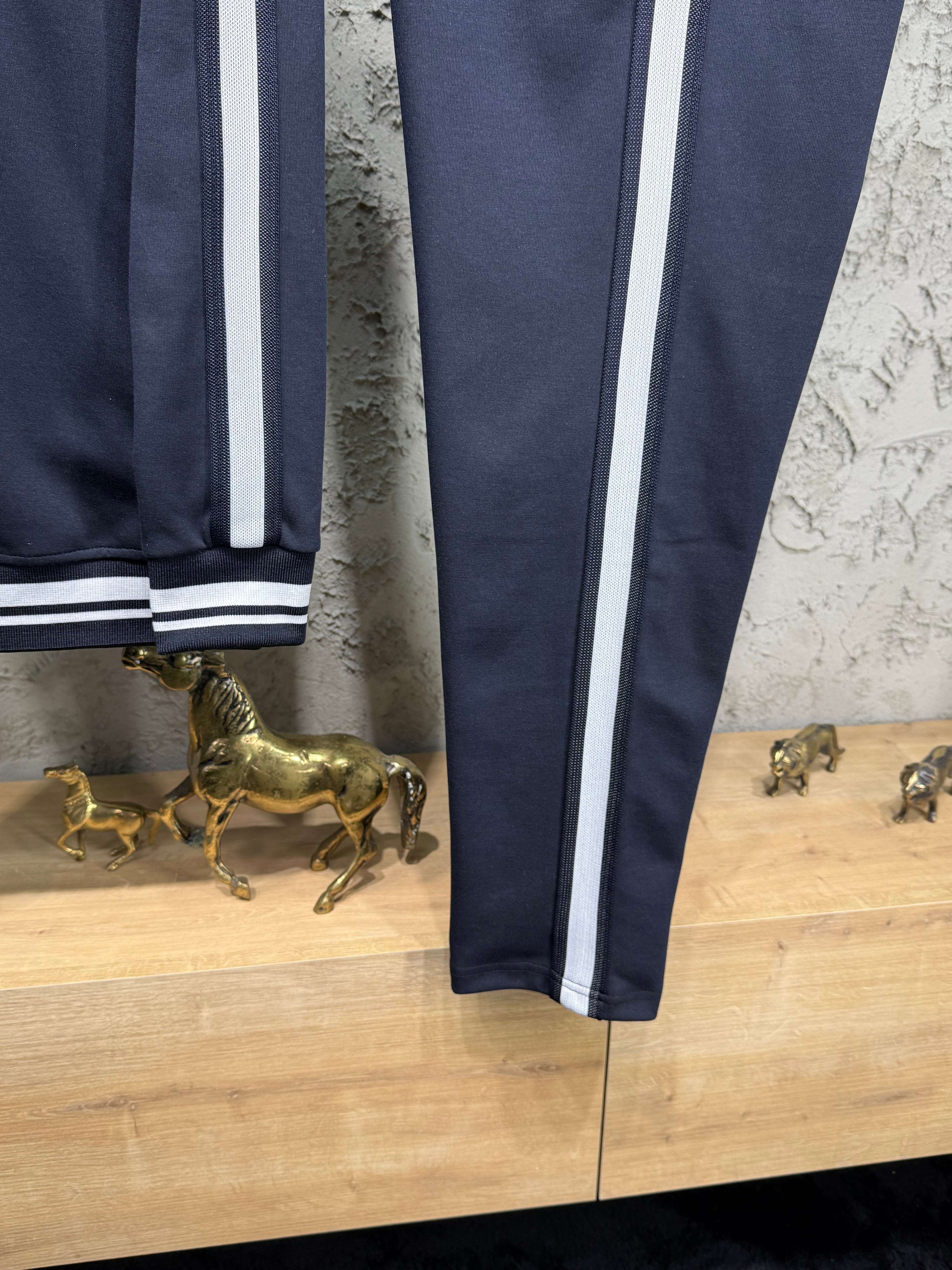 Lacoste Erkek Lacivert-Beyaz Fermuarlı Eşofman Takımı – Premium Seri