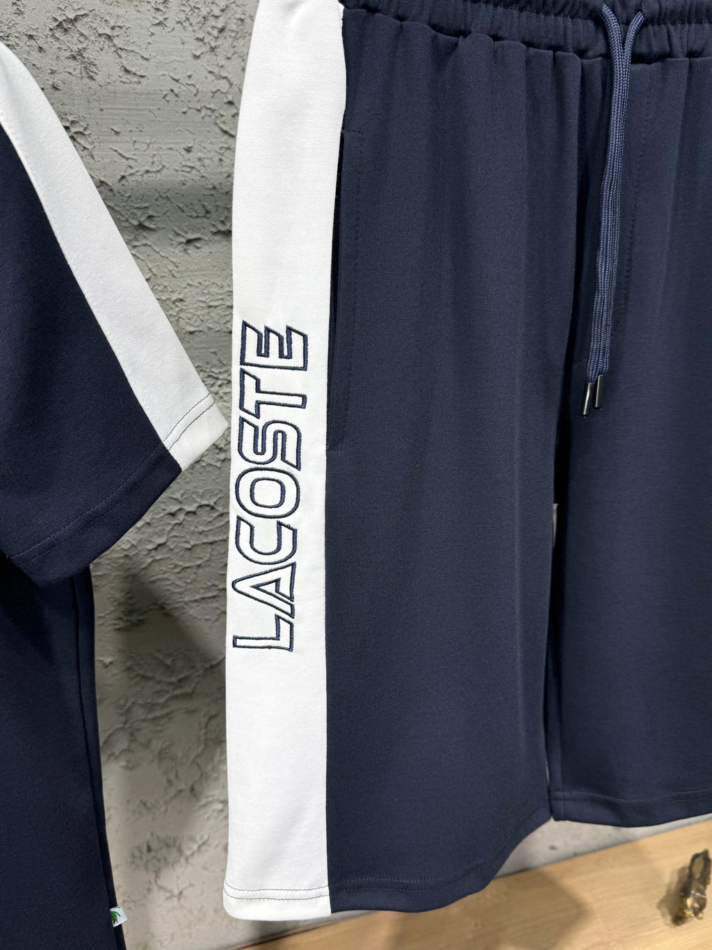 Lacoste Lacivert Beyaz Şerit Detaylı T-Shirt & Şort Takımı