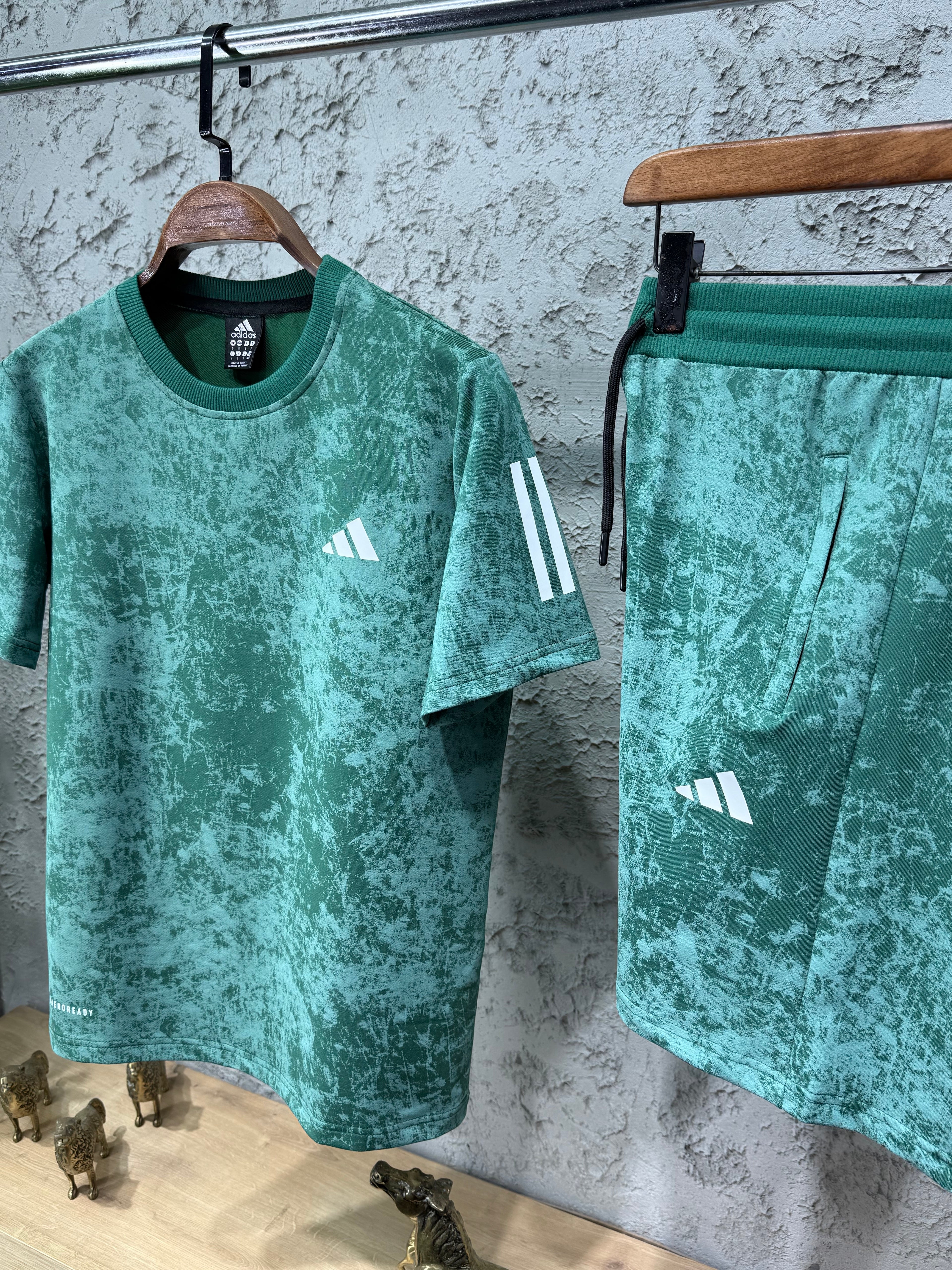 Adidas Desen Yeşil T-shirt & Şort Takımı