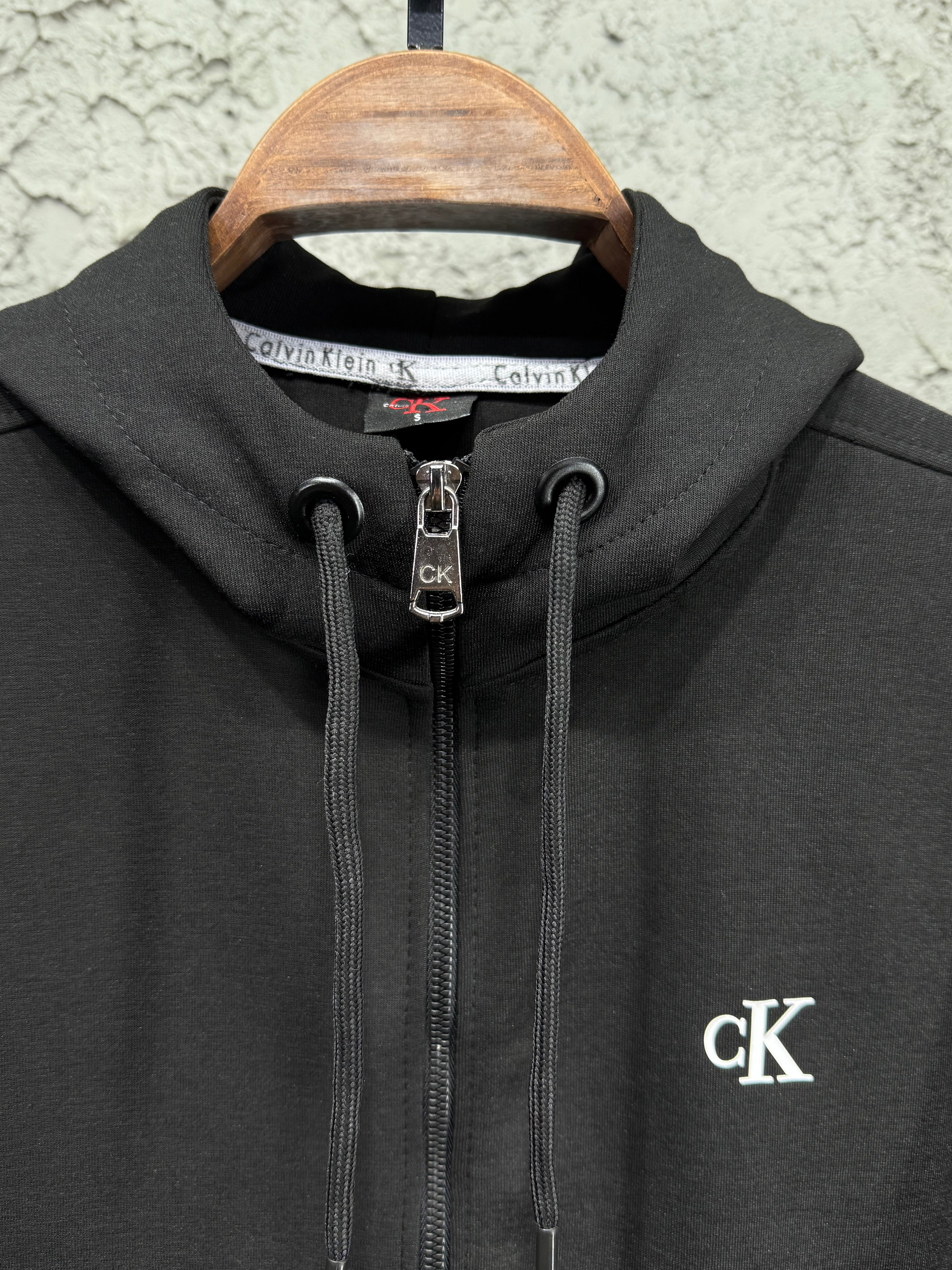Calvin Klein Erkek Siyah Kapüşonlu Eşofman Takımı – Logolu Premium Seri