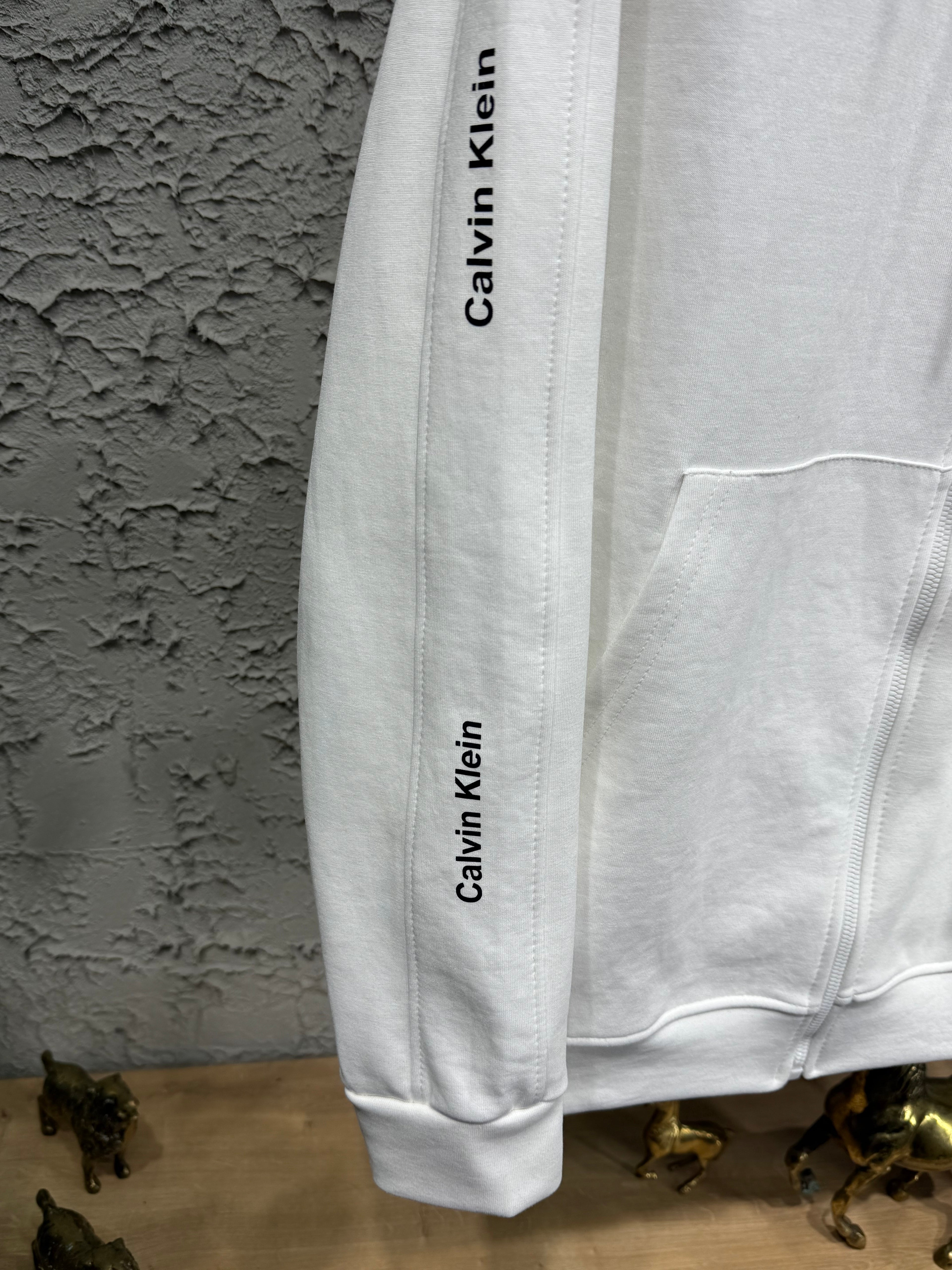 Calvin Klein Erkek Beyaz-Siyah Kapüşonlu Eşofman Takımı – Logolu Premium Seri