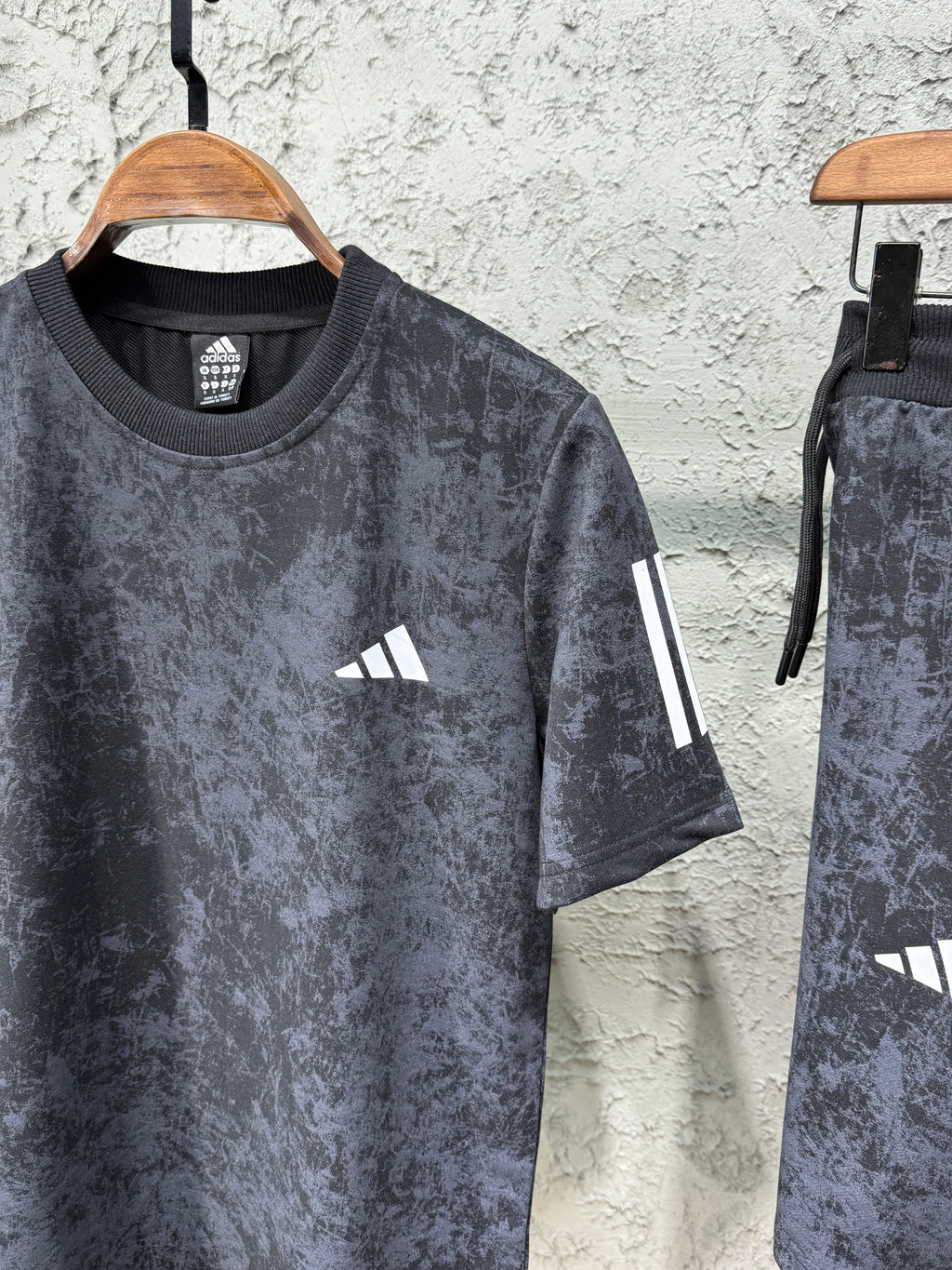 Adidas Desen Siyah T-shirt & Şort Takımı