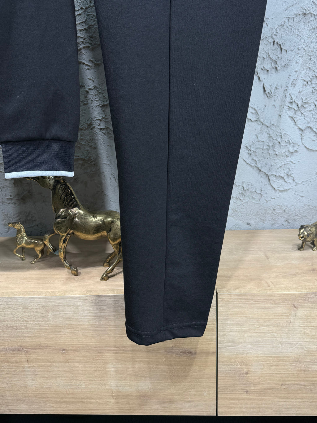 Armani Exchange Erkek Siyah Fermuarlı Eşofman Takımı – AX Logo Detaylı Premium Seri