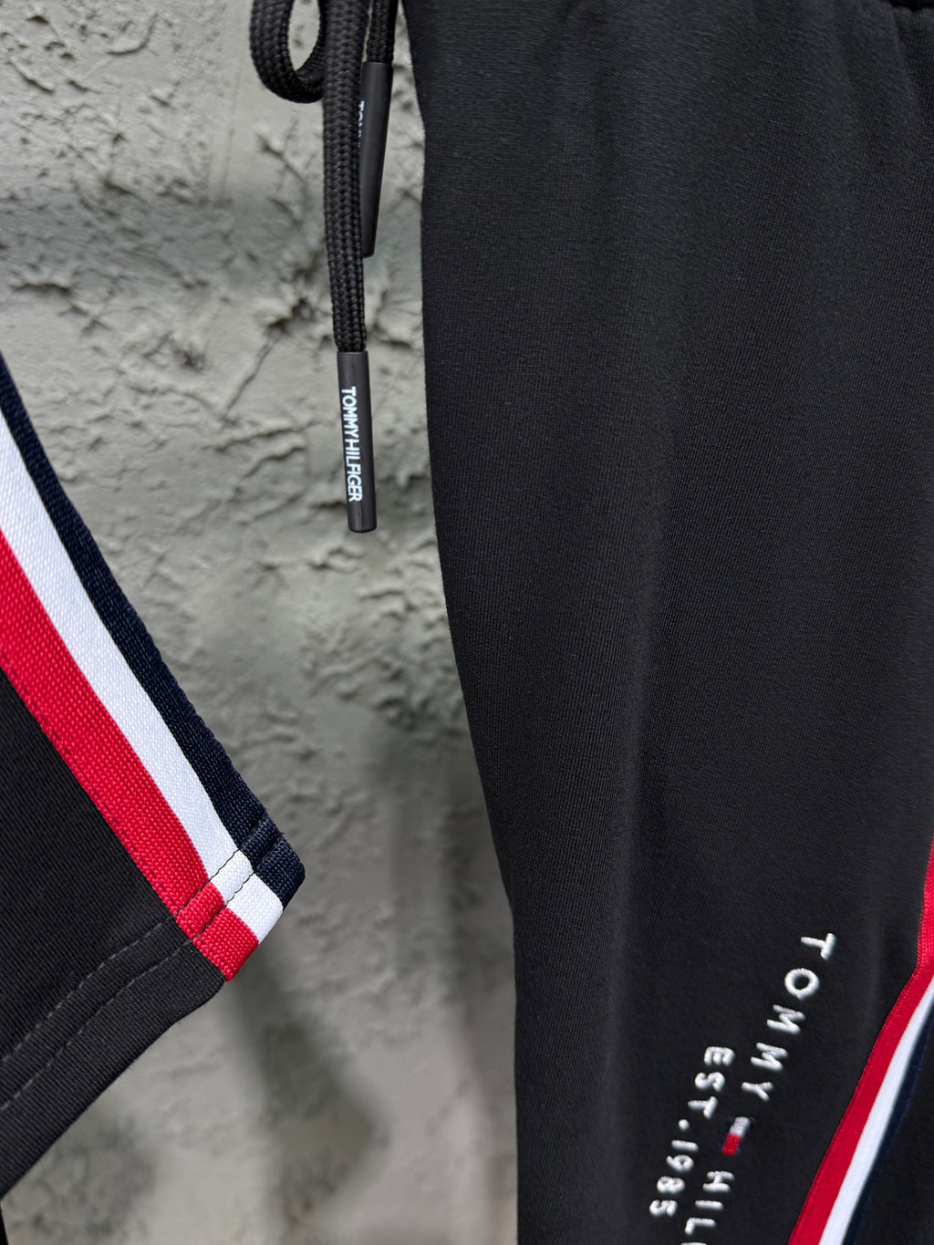 Tommy Hilfiger Erkek Nakış Logo Detaylı Siyah Eşofman Takımı