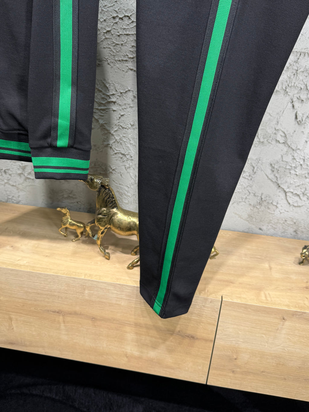 Lacoste Erkek Siyah-Yeşil Fermuarlı Eşofman Takımı – Premium Seri