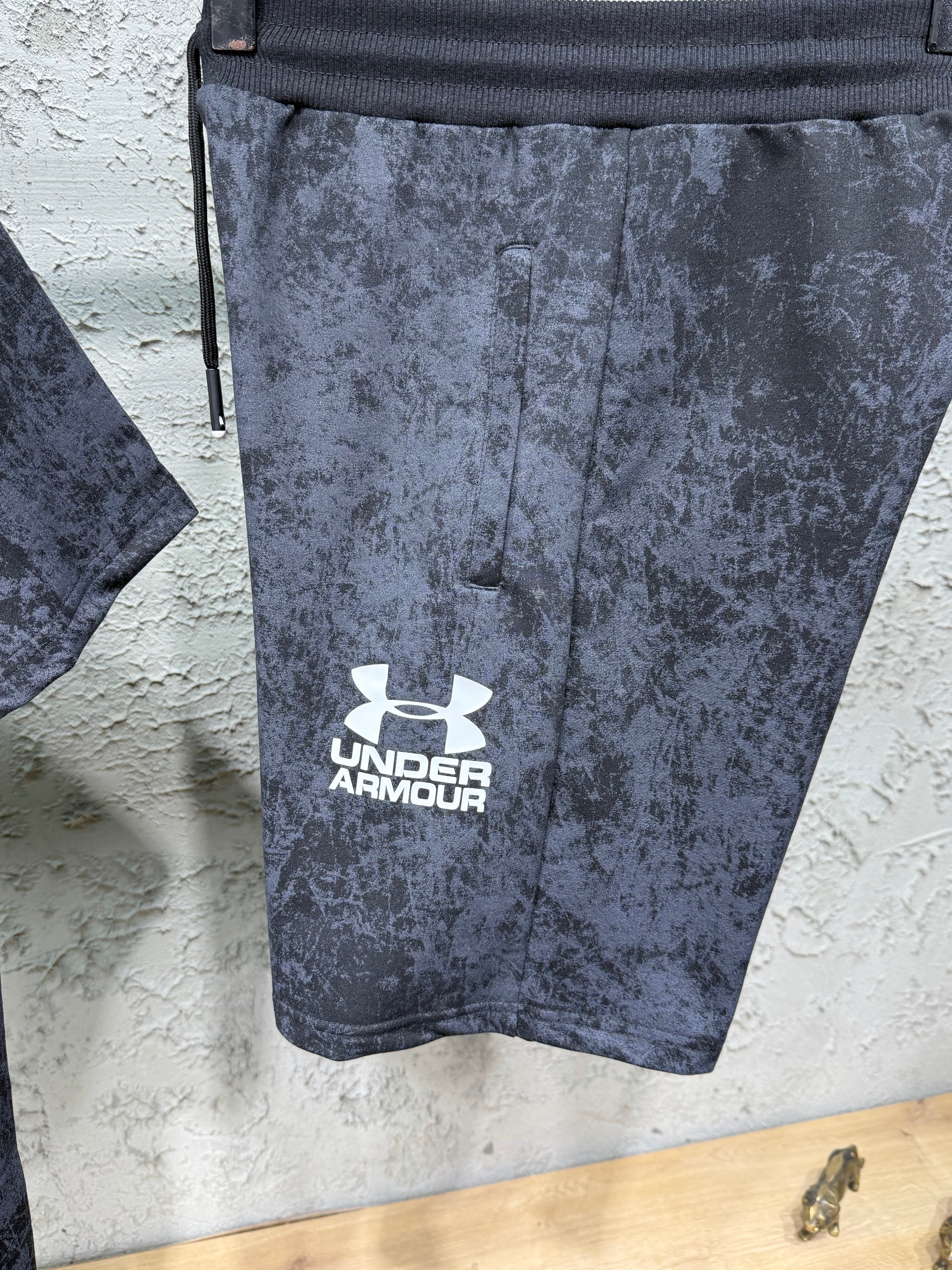 Under Armour Siyah T-shirt & Şort Takımı