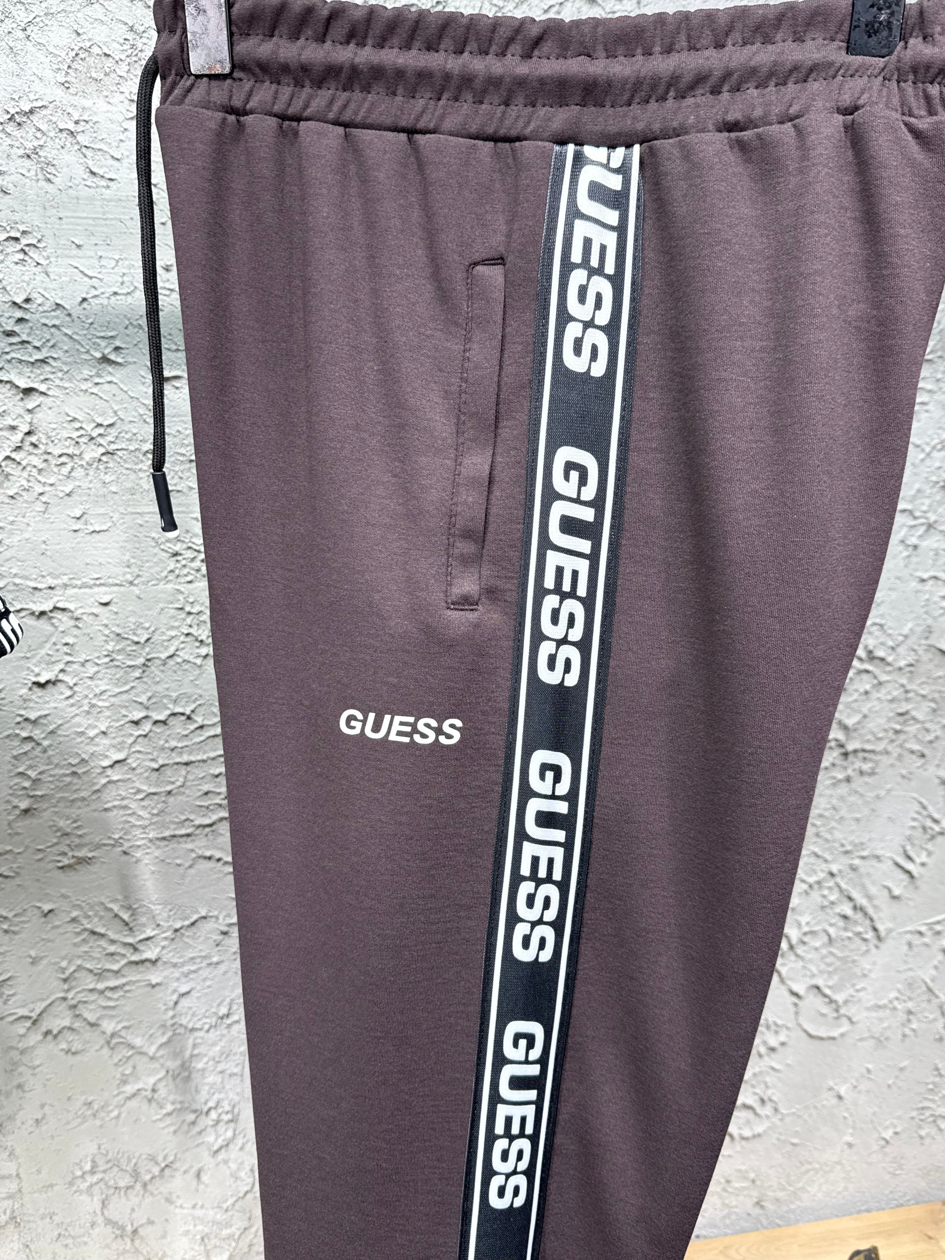 Guess Şeritli Acı Kahve T-shirt & Eşofman Takımı