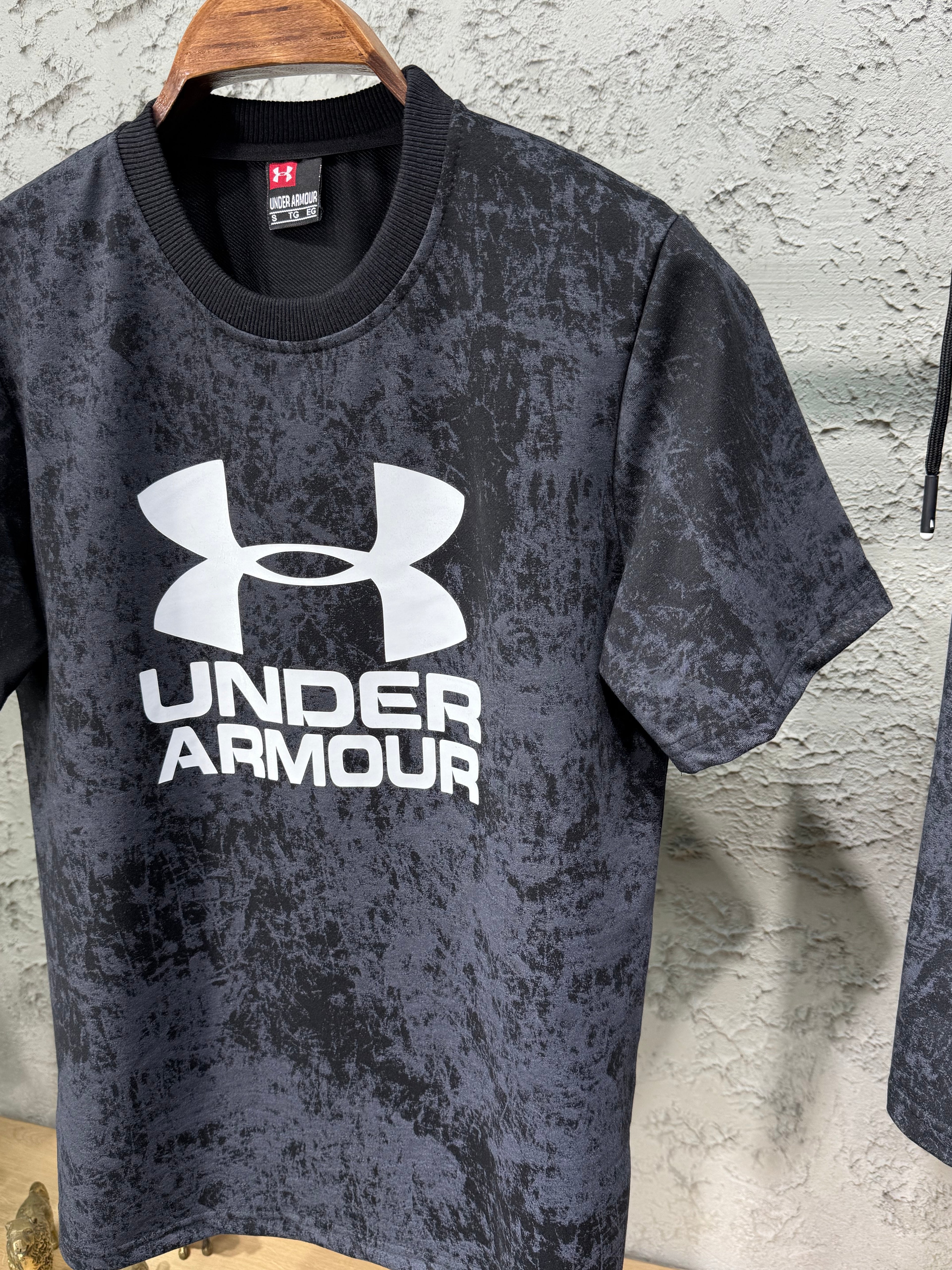 Under Armour Siyah T-shirt & Şort Takımı