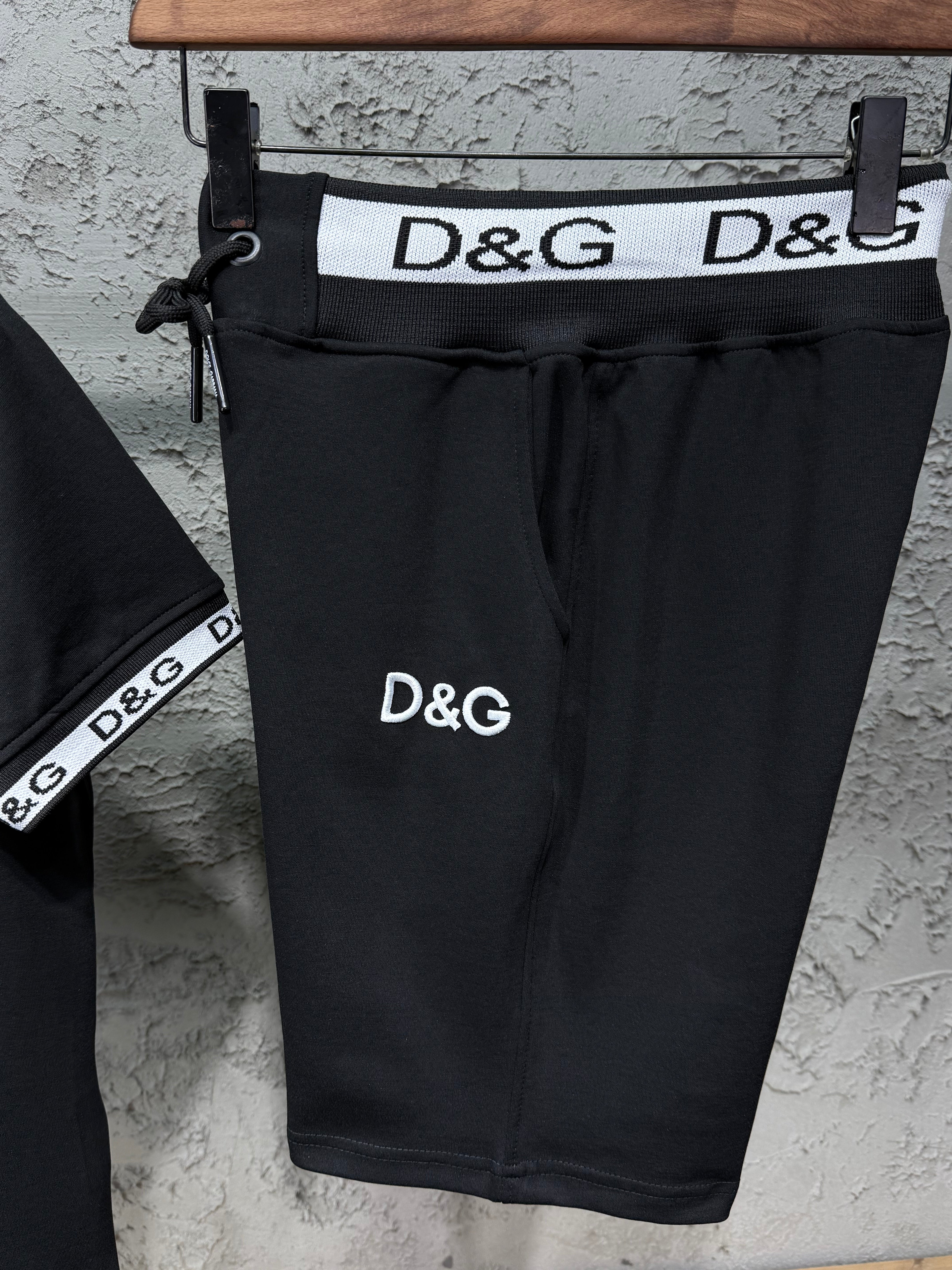 Dolce & Gabbana Erkek Siyah D&G Logo Detaylı Şortlu Takım – ESOFMEN