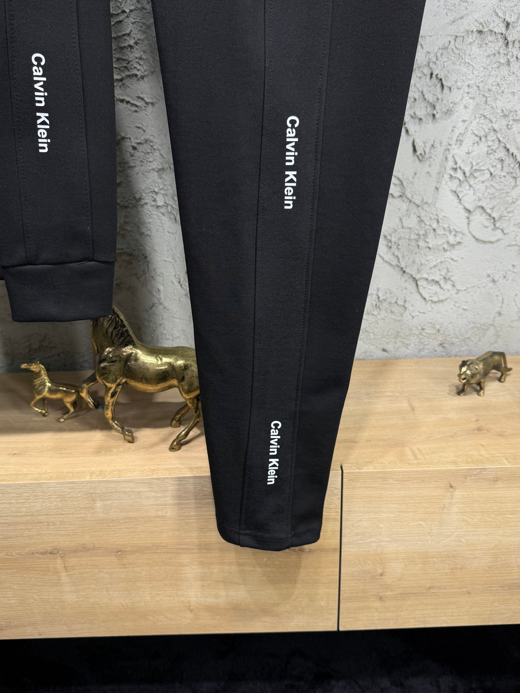 Calvin Klein Erkek Siyah Kapüşonlu Eşofman Takımı – Logolu Premium Seri