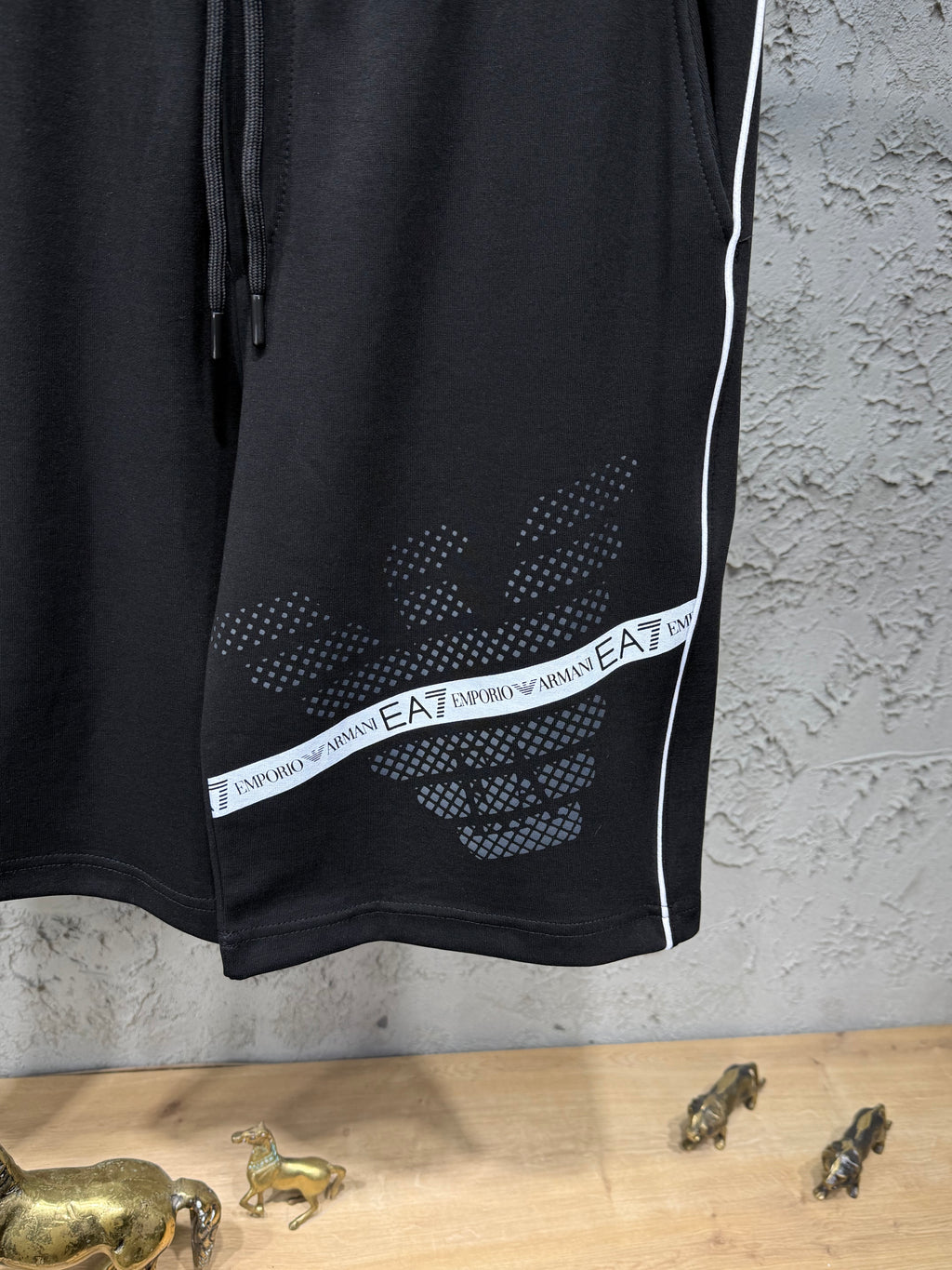 Emporio Armani Büyük Baskı Siyah T-shirt & Şort Takımı