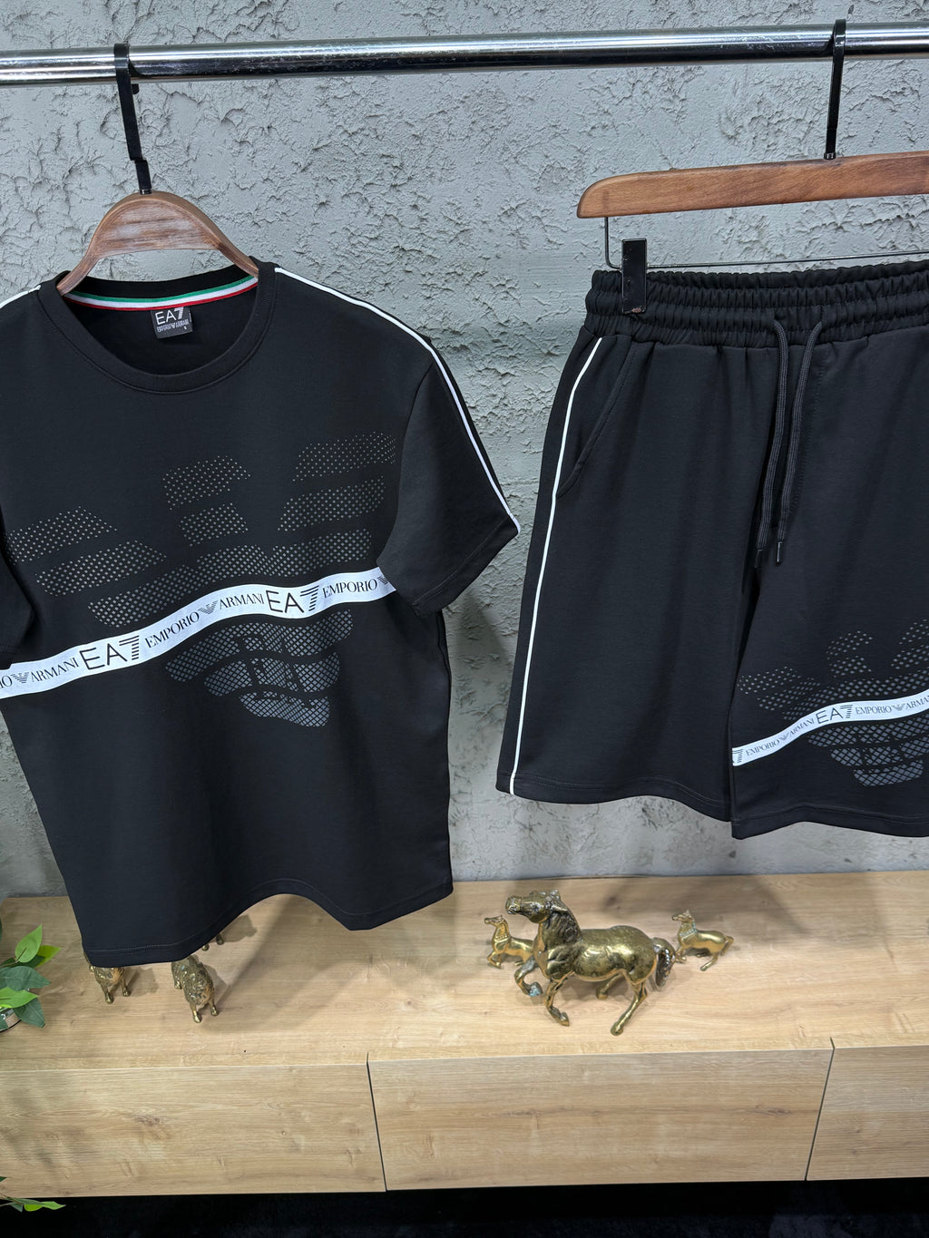 Emporio Armani Büyük Baskı Siyah T-shirt & Şort Takımı