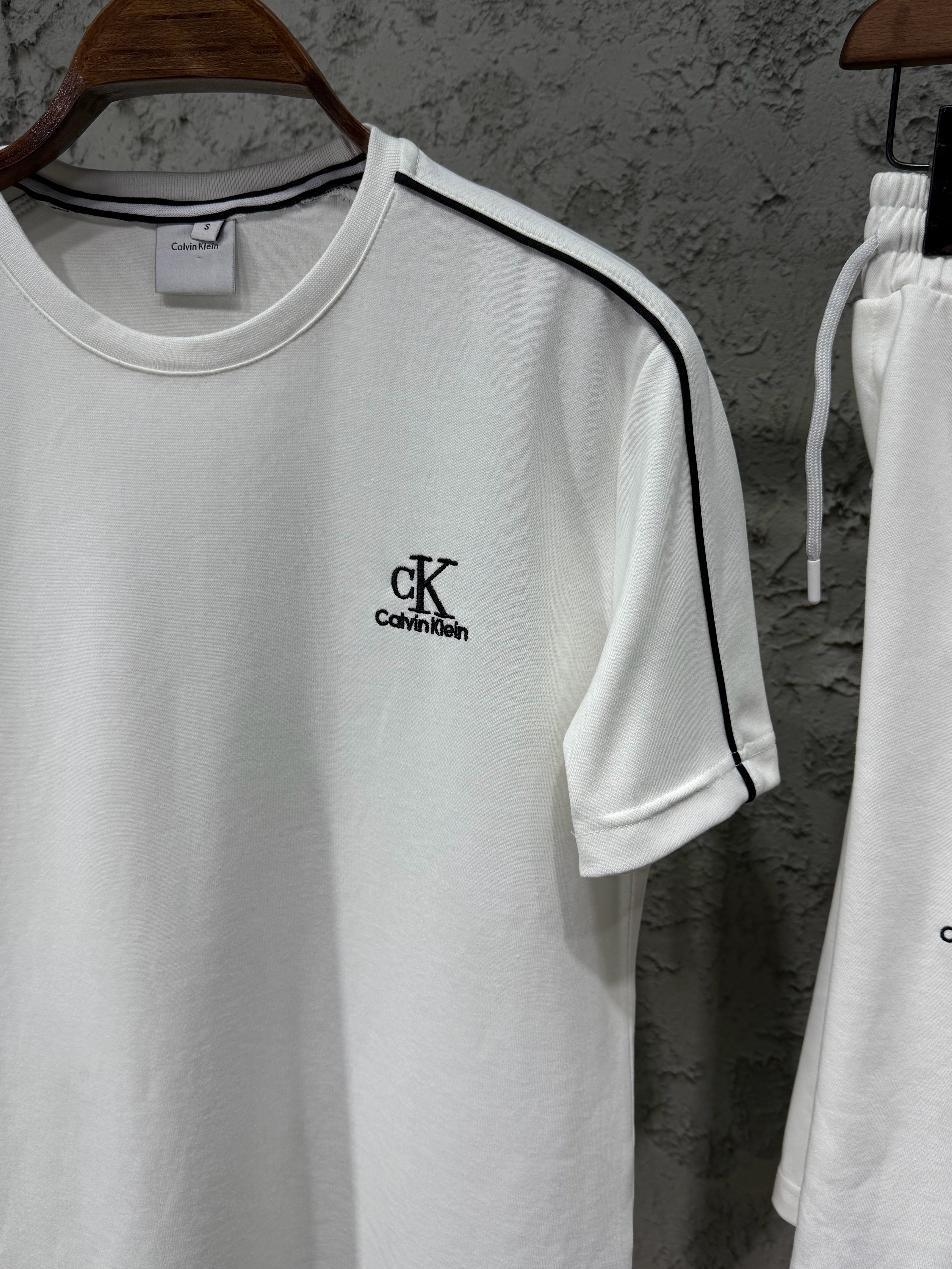Calvin Klein Beyaz T-shirt & Şort Takımı