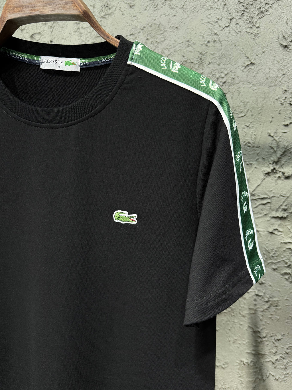 Lacoste Erkek Siyah T-Shirt & Siyah Şerit Detaylı Eşofman Takımı