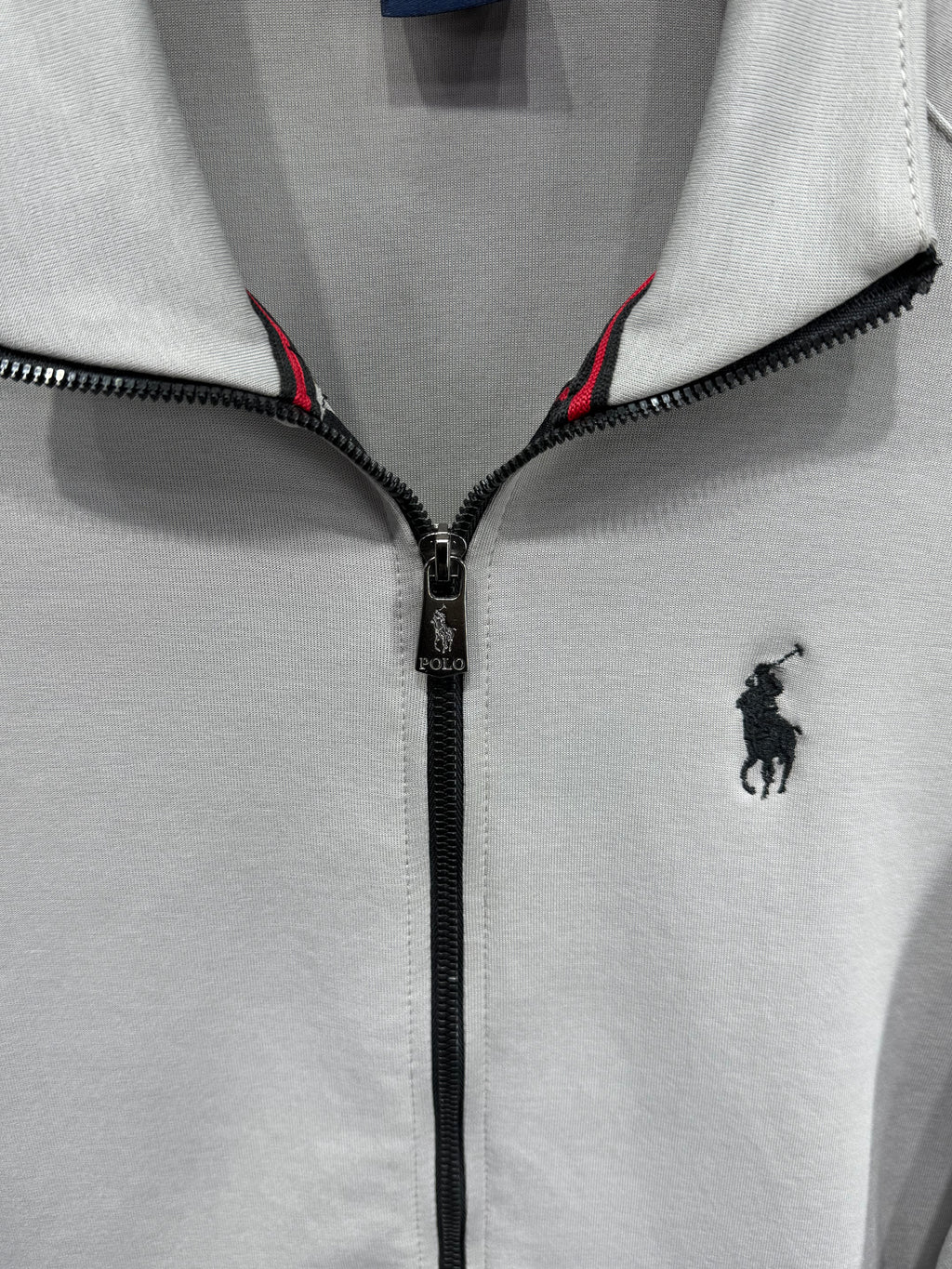 Ralph Lauren Erkek Açık Gri Fermuarlı Eşofman Takımı – Nakış Logo Detaylı Premium Model
