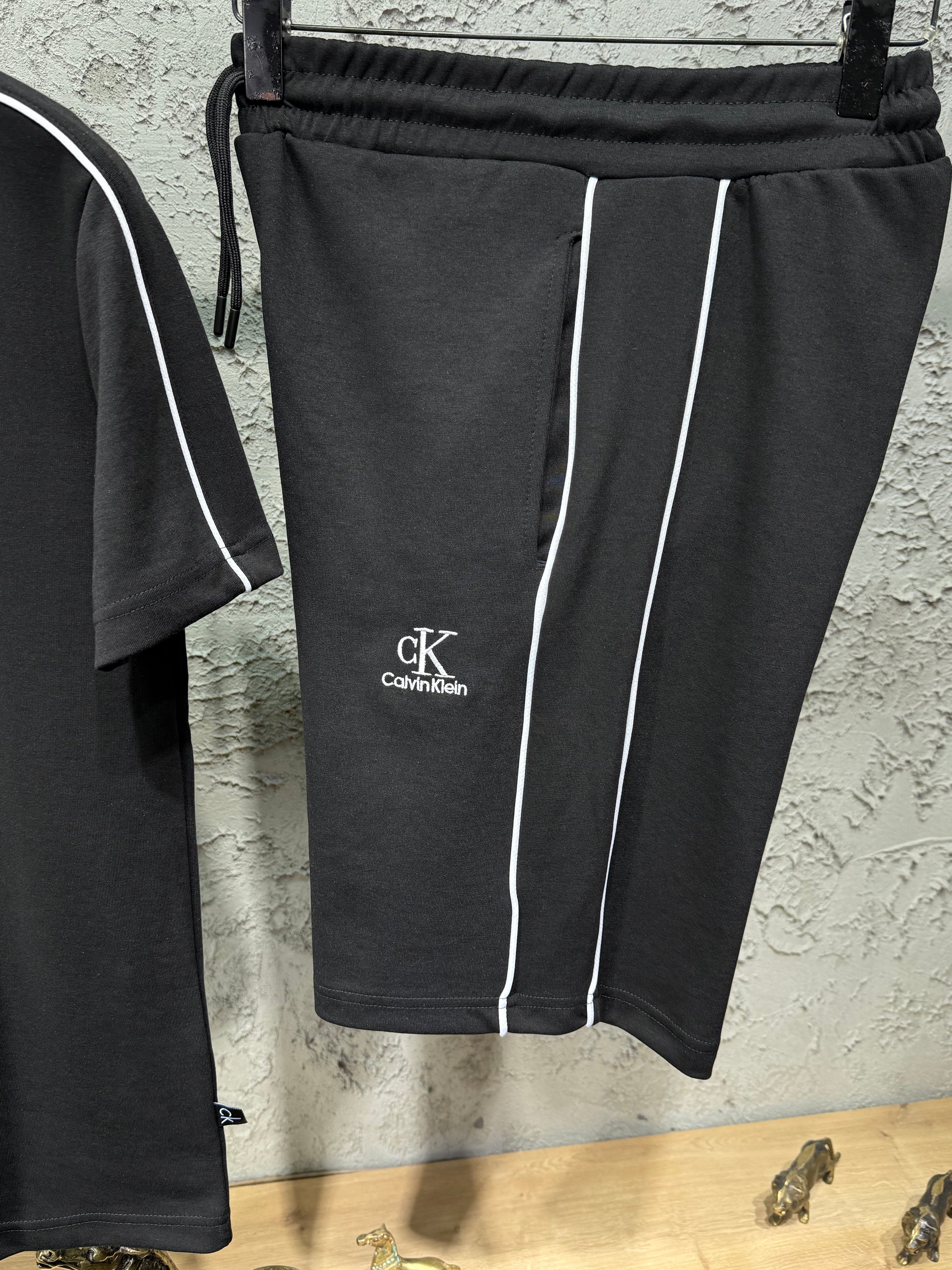 Calvin Klein Siyah T-shirt & Şort Takımı