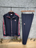 Moncler Erkek Lacivert Fermuarlı Eşofman Takımı – Şerit Logo Detaylı Premium Model