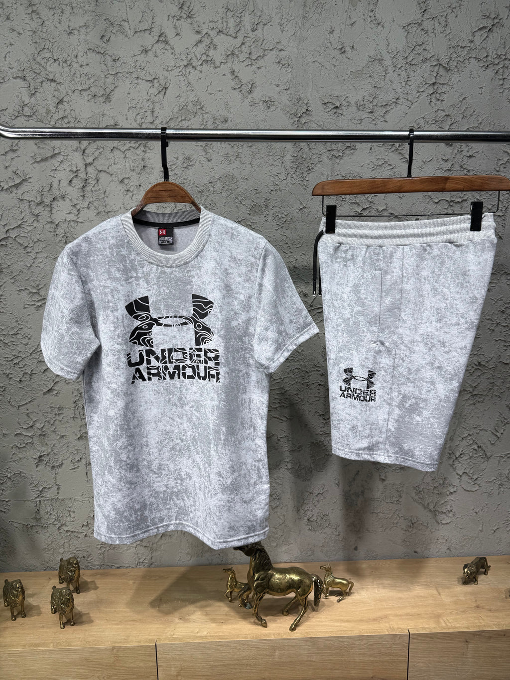 Under Armour Gri T-shirt & Şort Takımı