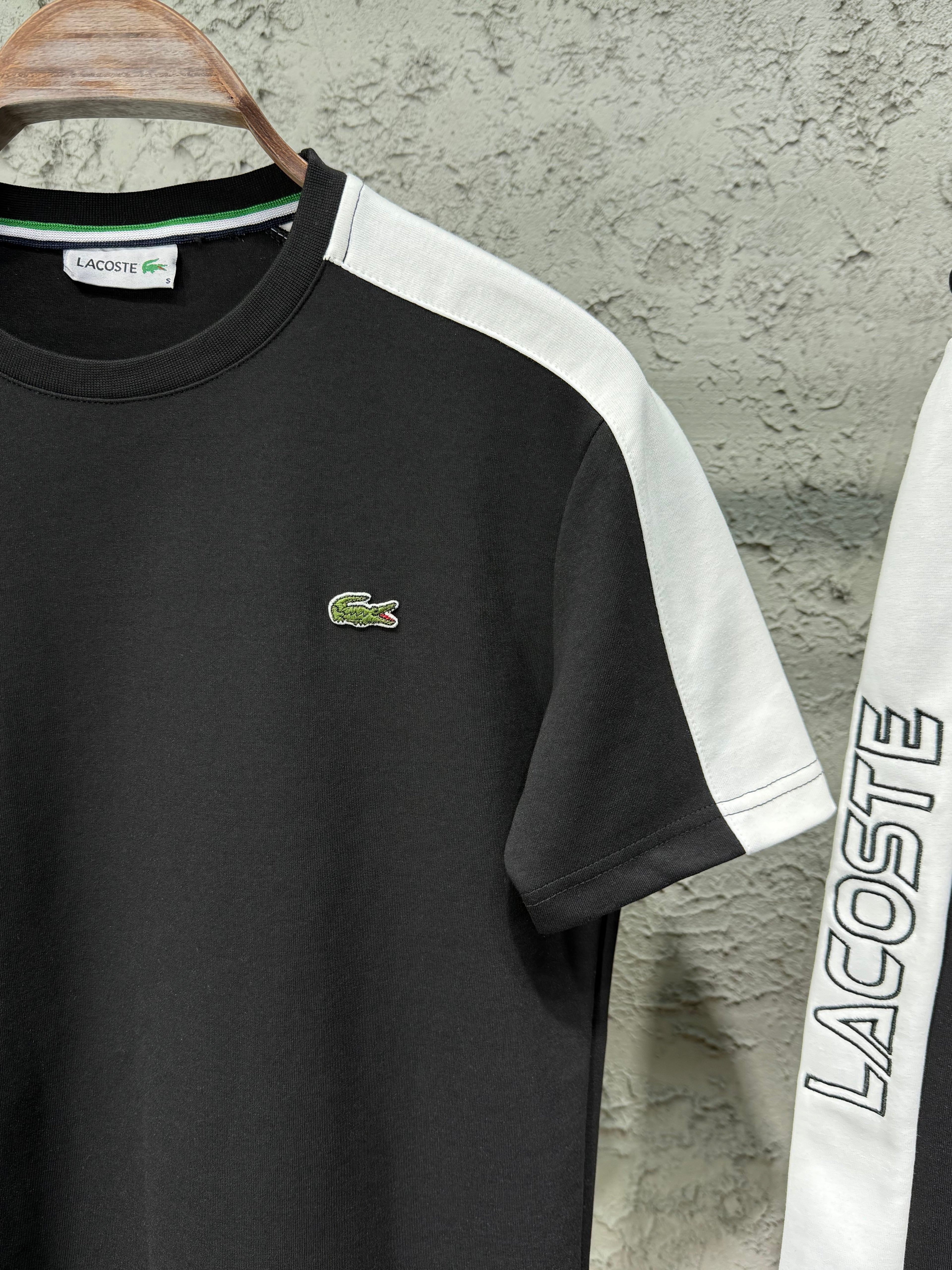 Lacoste Siyah Beyaz Şerit Detaylı T-Shirt & Şort Takımı