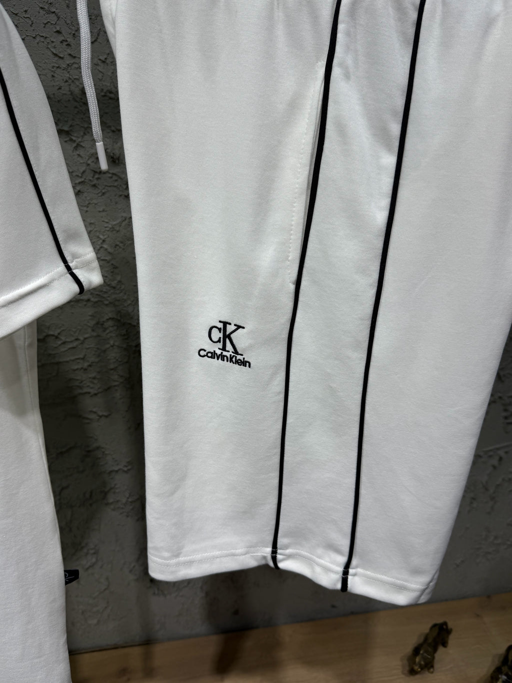Calvin Klein Beyaz T-shirt & Şort Takımı