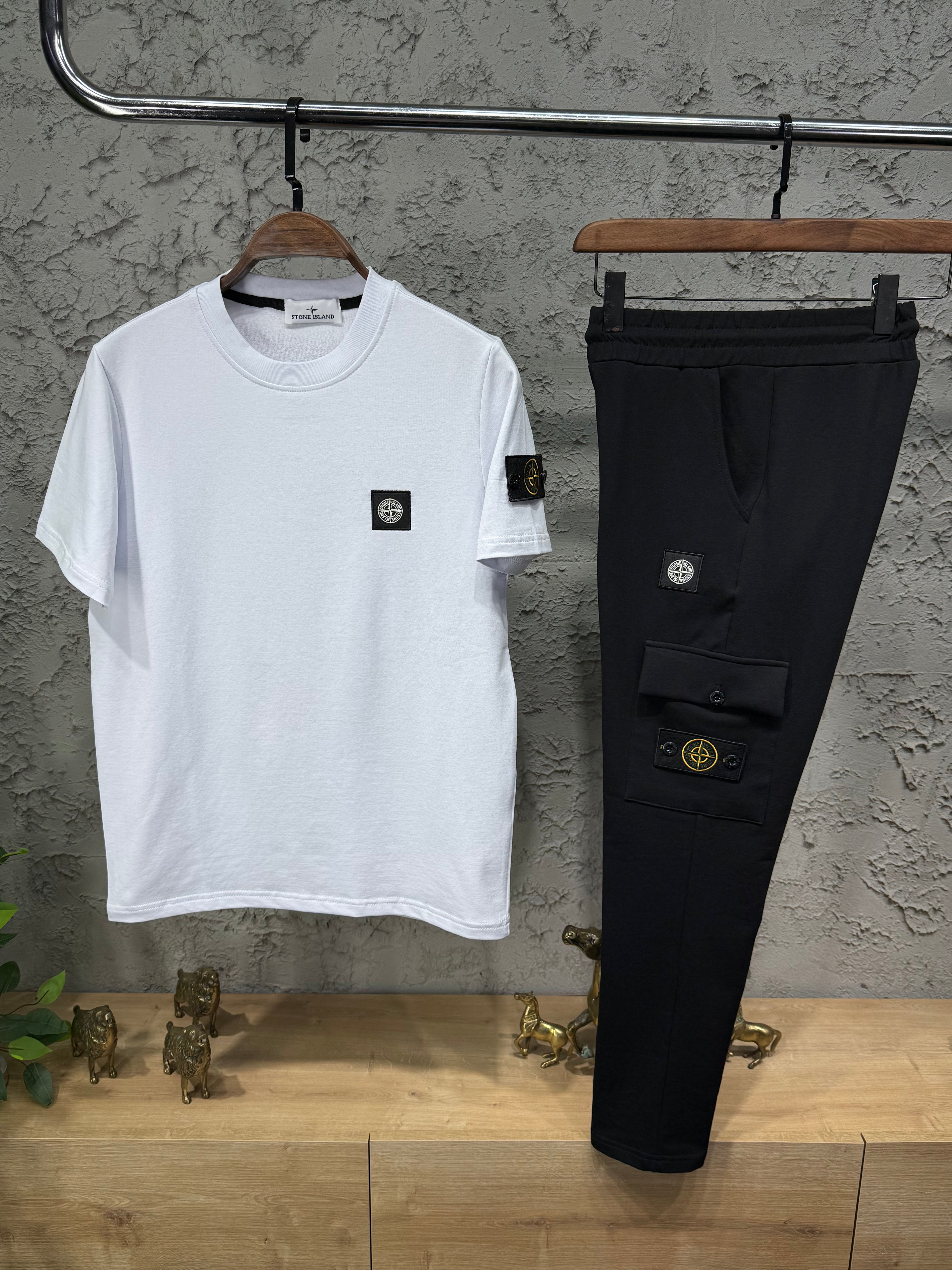 Stone Island Erkek Beyaz T-Shirt & Siyah Kargo Eşofman Takımı