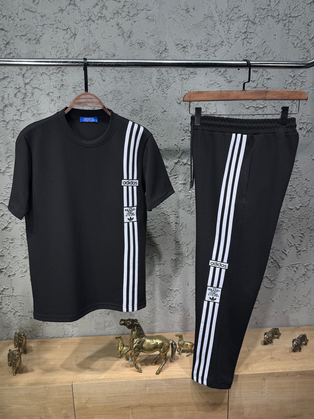 Adidas Nakışlı Siyah T-shirt & Eşofman Takımı