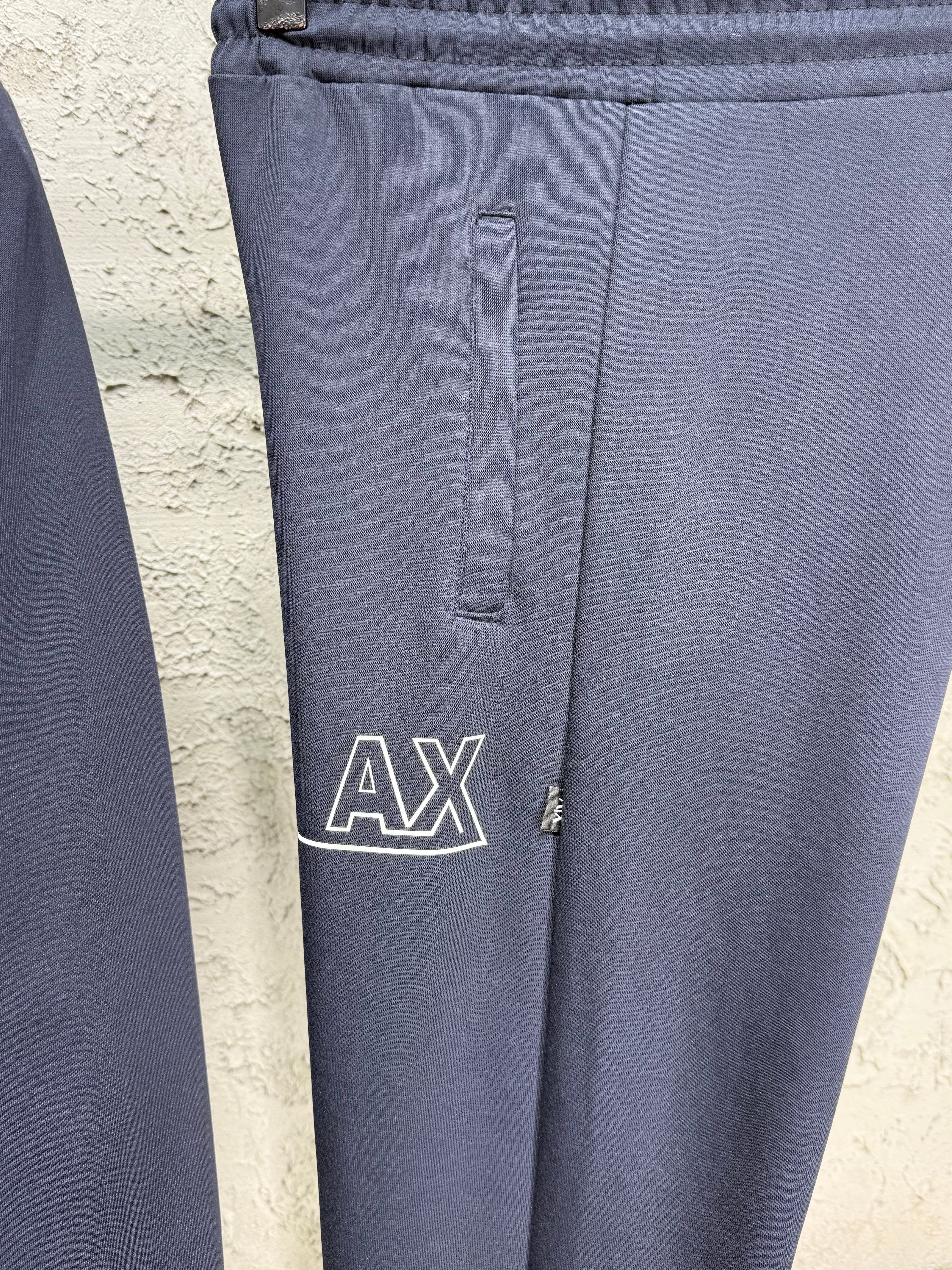 Armani Exchange Erkek Lacivert Fermuarlı Eşofman Takımı – AX Logo Detaylı Premium Model