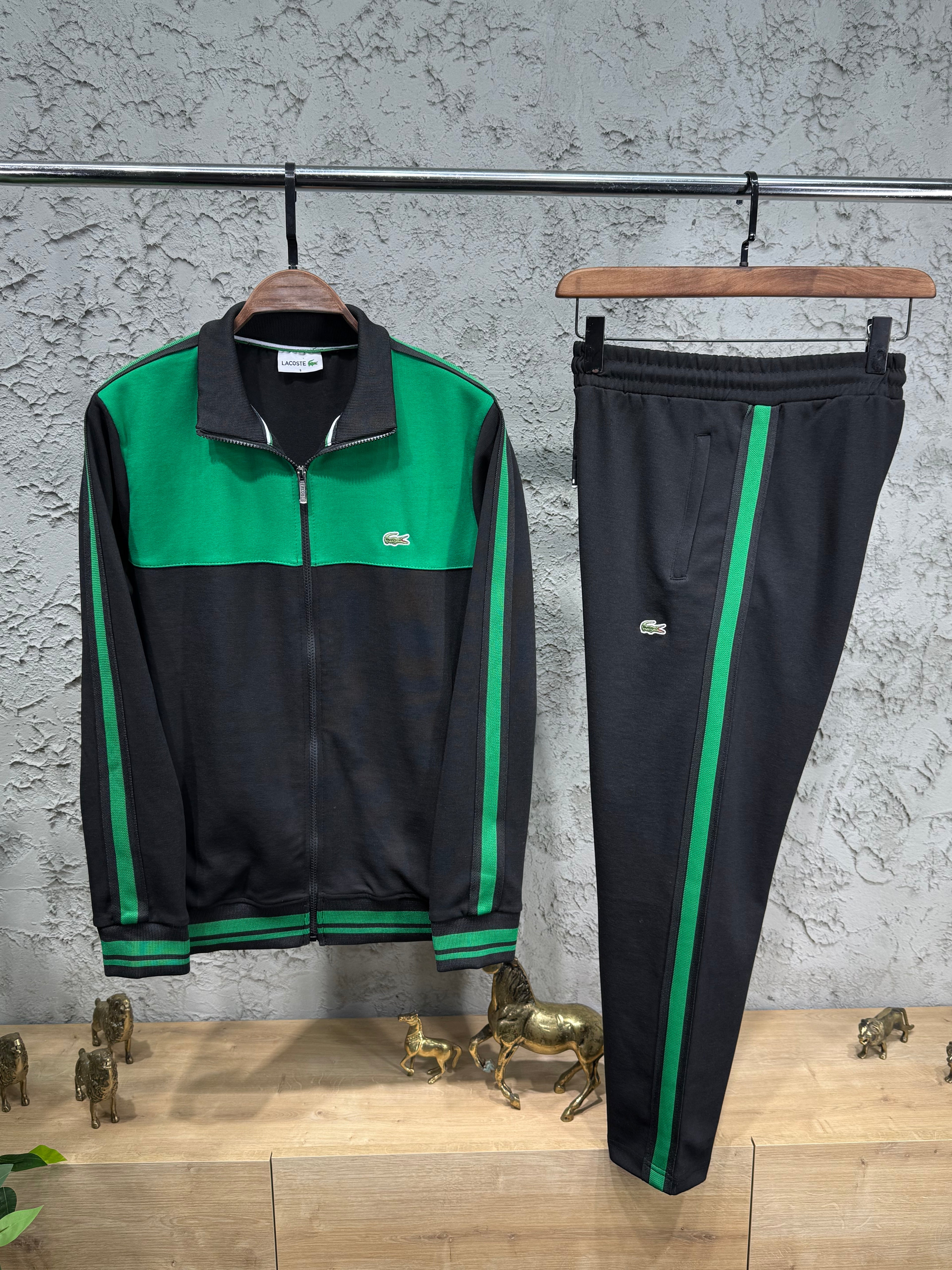 Lacoste Erkek Siyah-Yeşil Fermuarlı Eşofman Takımı – Premium Seri