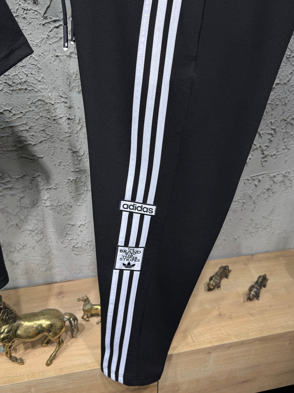 Adidas Nakışlı Siyah T-shirt & Eşofman Takımı