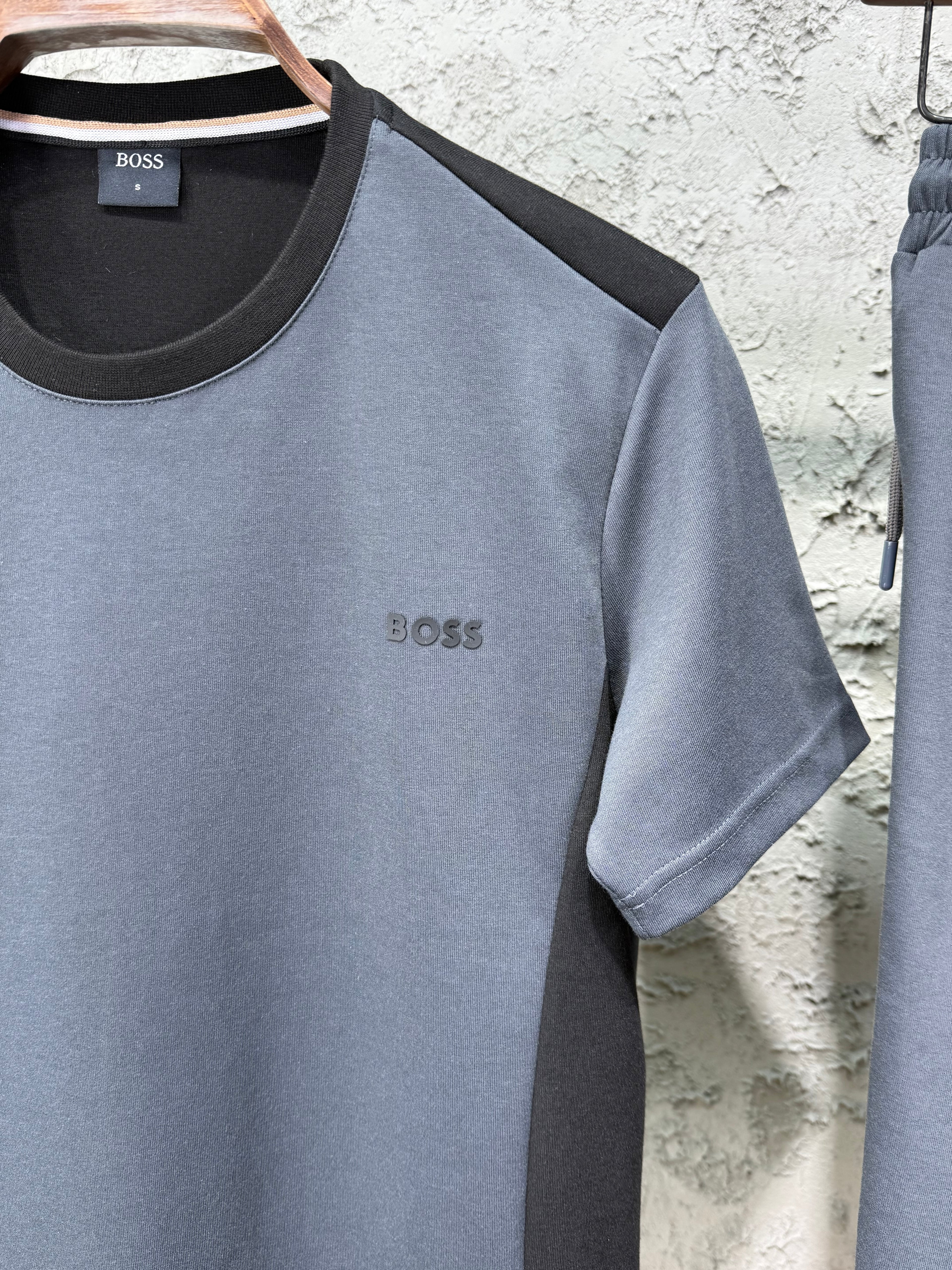 Boss Füme Siyah Kontrast Detaylı T-Shirt & Şort Takımı