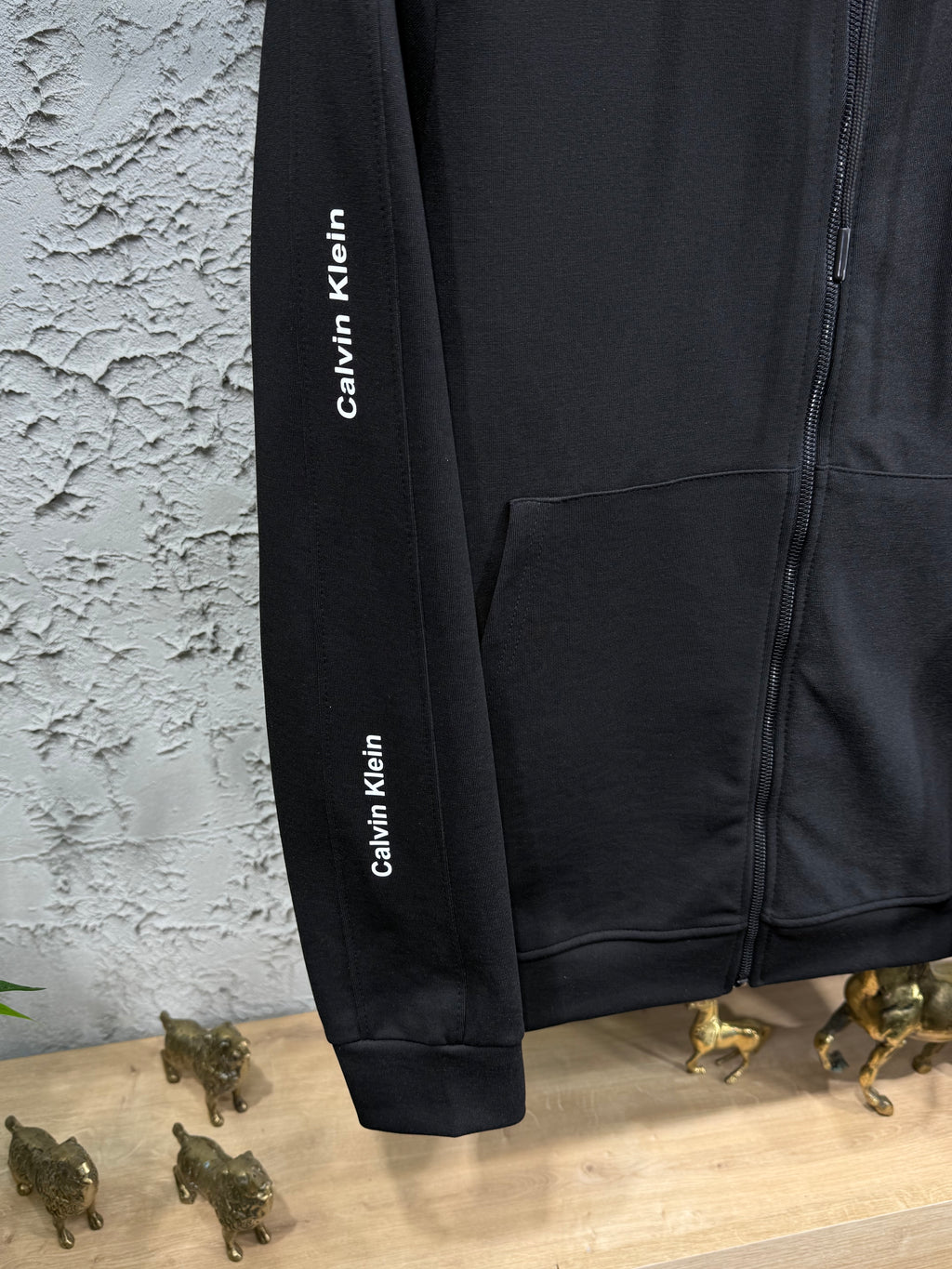Calvin Klein Erkek Siyah Kapüşonlu Eşofman Takımı – Logolu Premium Seri
