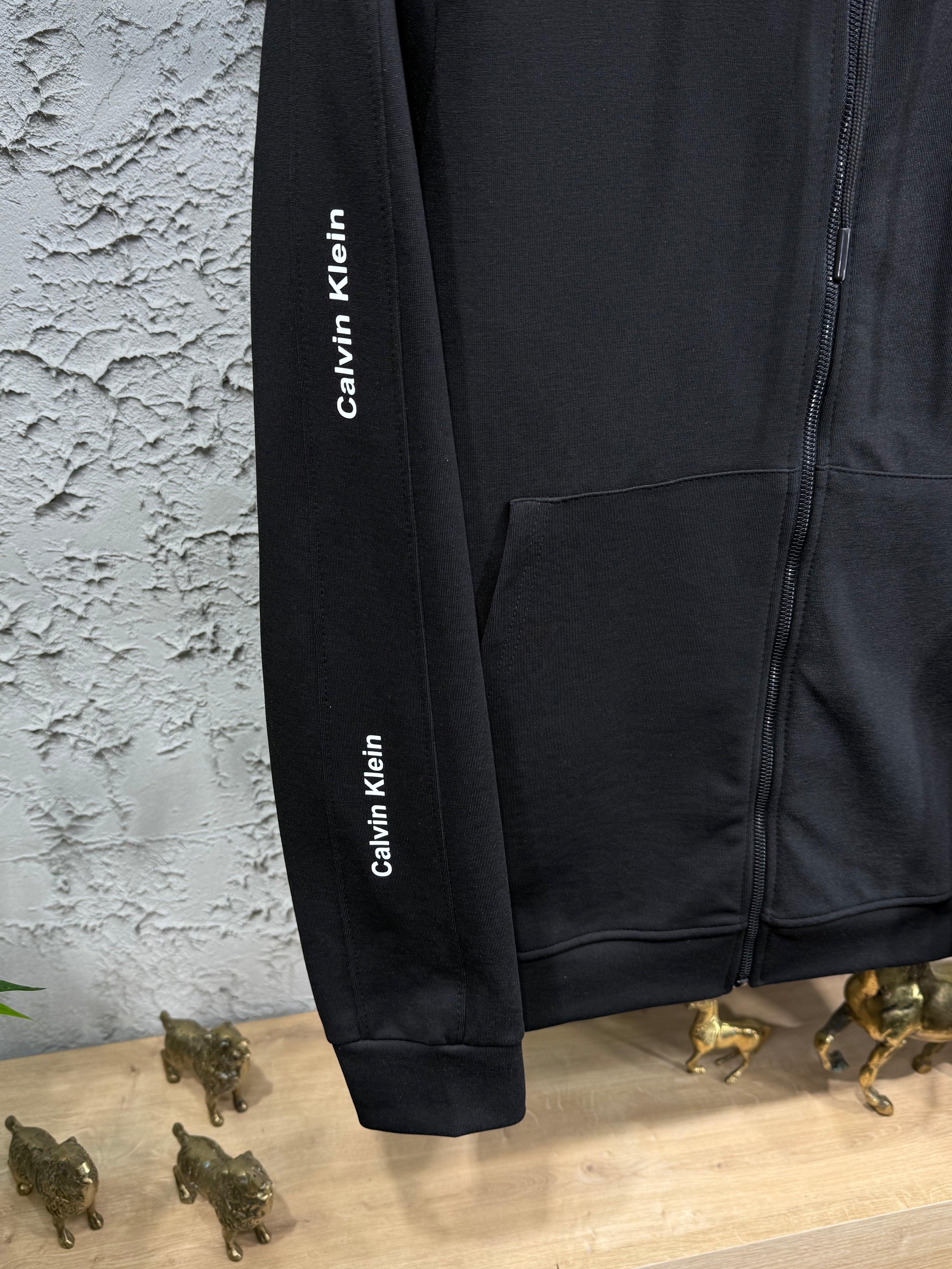 Calvin Klein Erkek Siyah Kapüşonlu Eşofman Takımı – Logolu Premium Seri