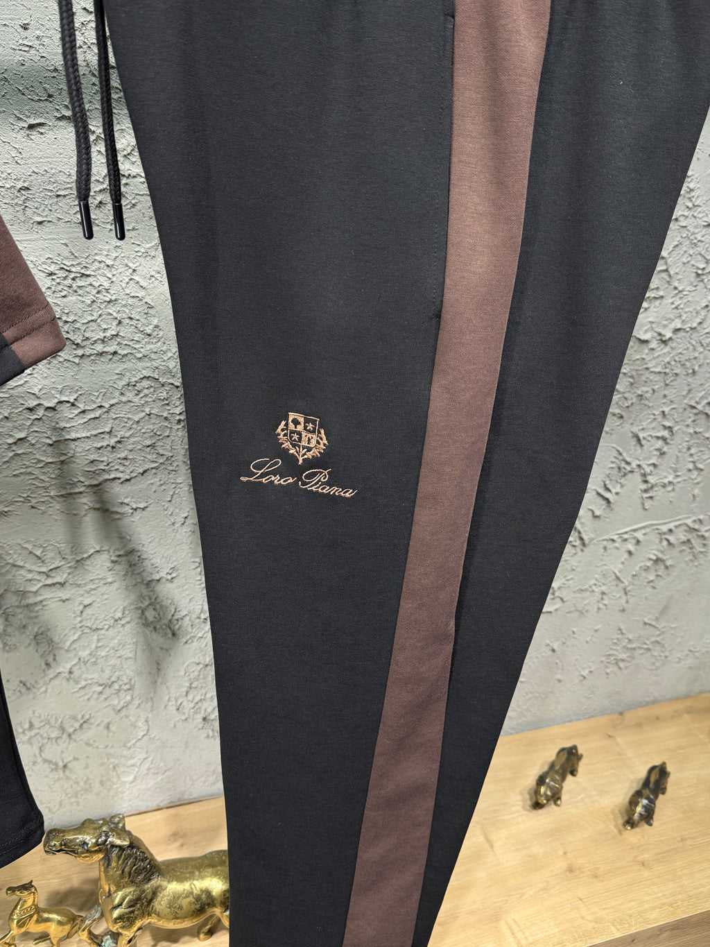 Loro Piana Erkek Siyah Kahverengi Şerit Detaylı Eşofman Takımı