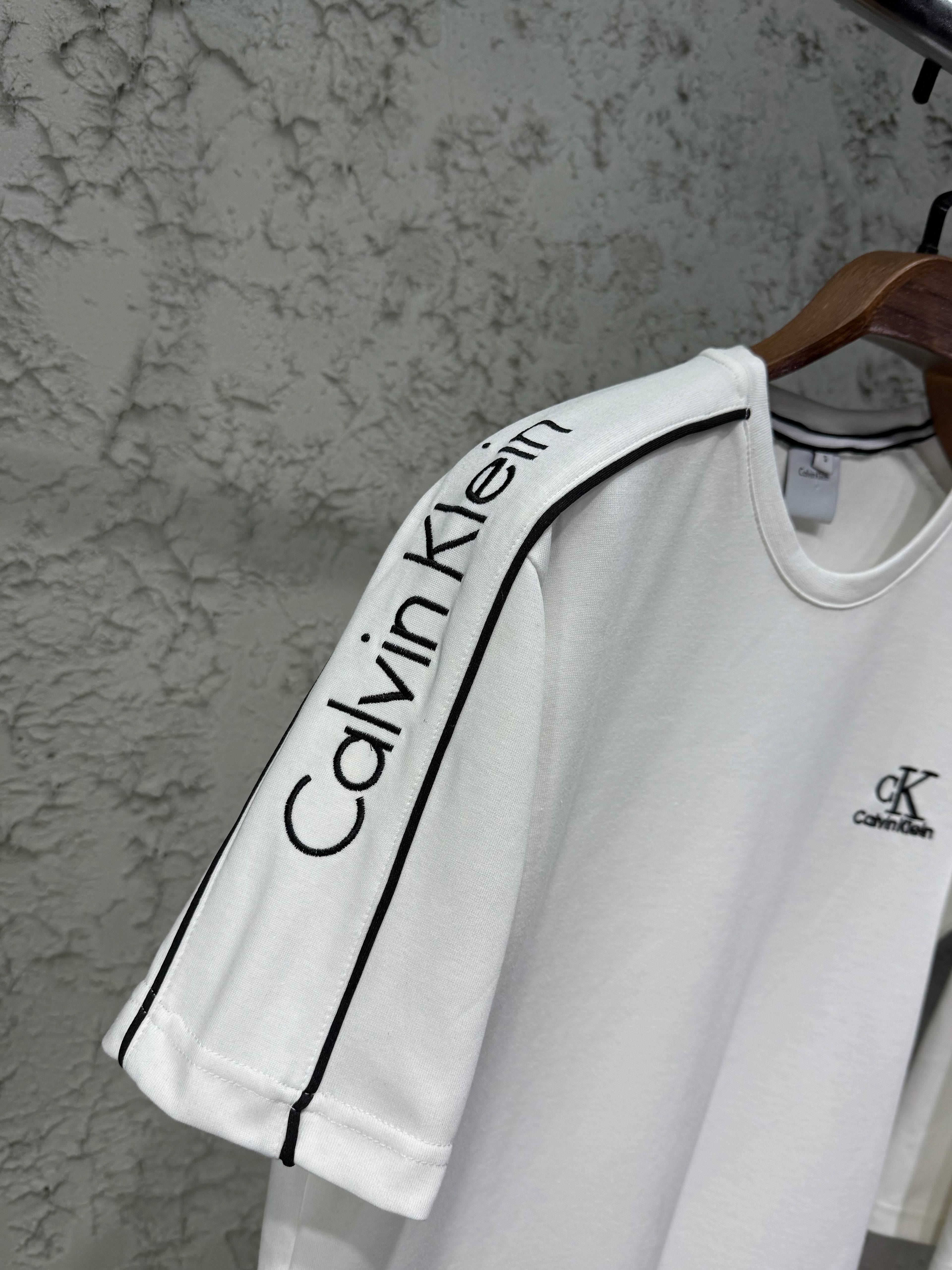 Calvin Klein Beyaz T-shirt & Şort Takımı