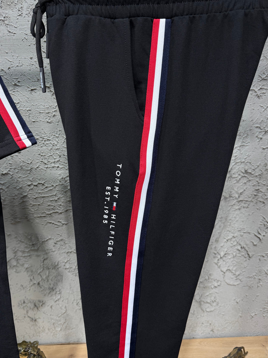 Tommy Hilfiger Erkek Nakış Logo Detaylı Siyah Eşofman Takımı