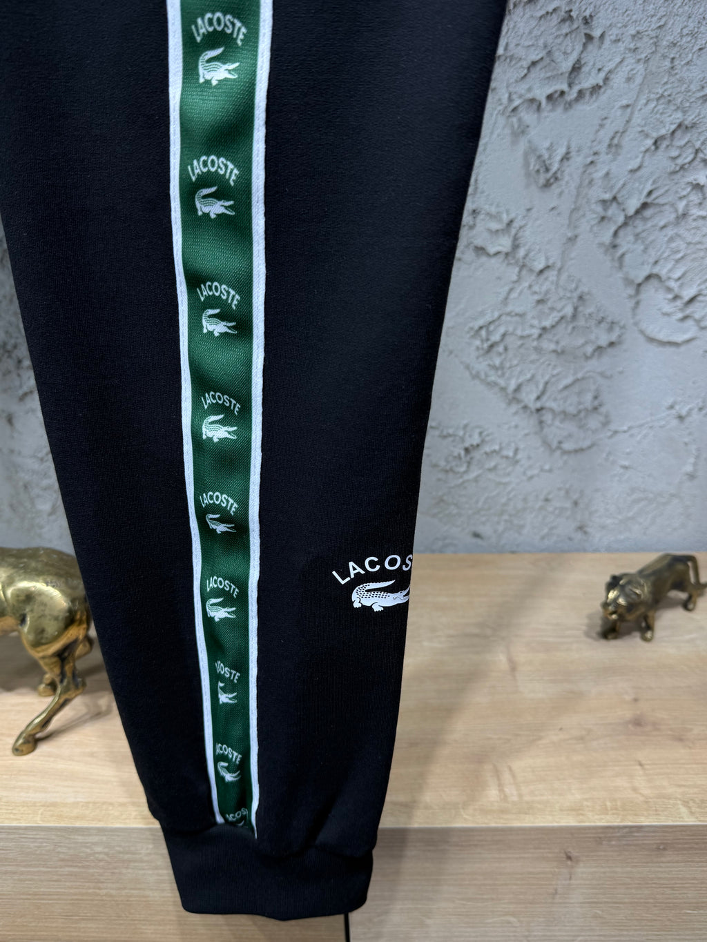 Lacoste Erkek Siyah T-Shirt & Siyah Şerit Detaylı Eşofman Takımı