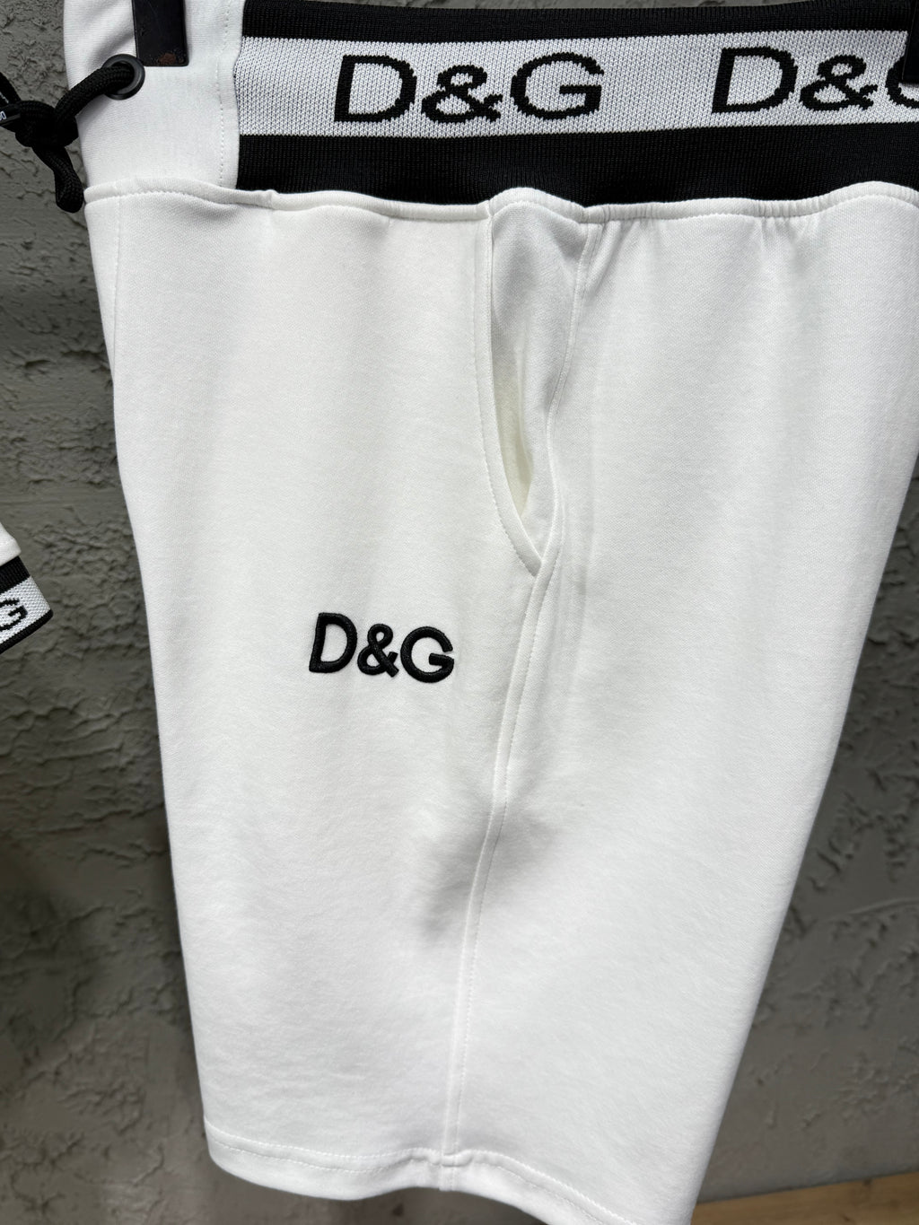 Dolce & Gabbana Erkek Beyaz D&G Logo Detaylı Şortlu Takım