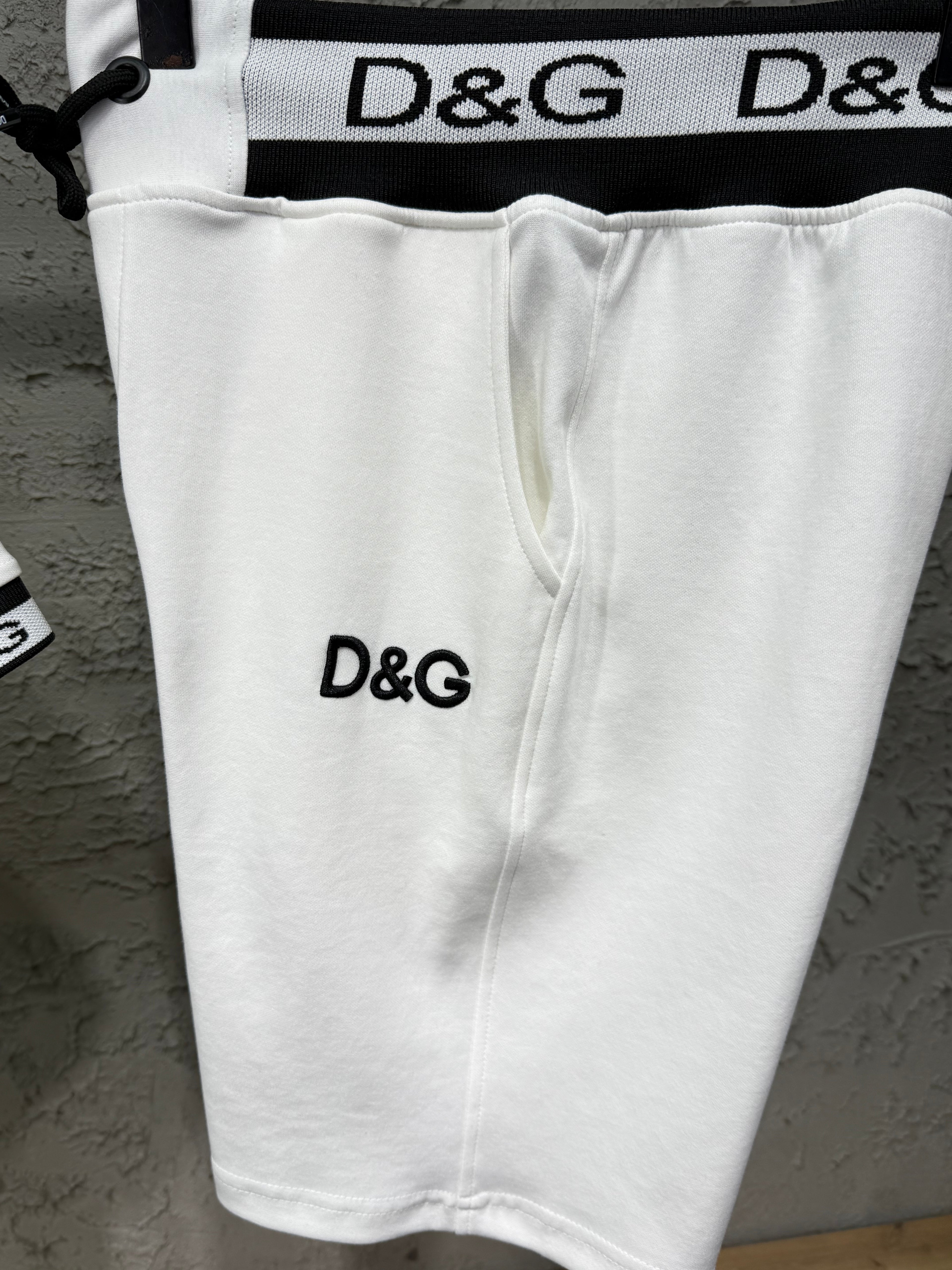 Dolce & Gabbana Erkek Beyaz D&G Logo Detaylı Şortlu Takım