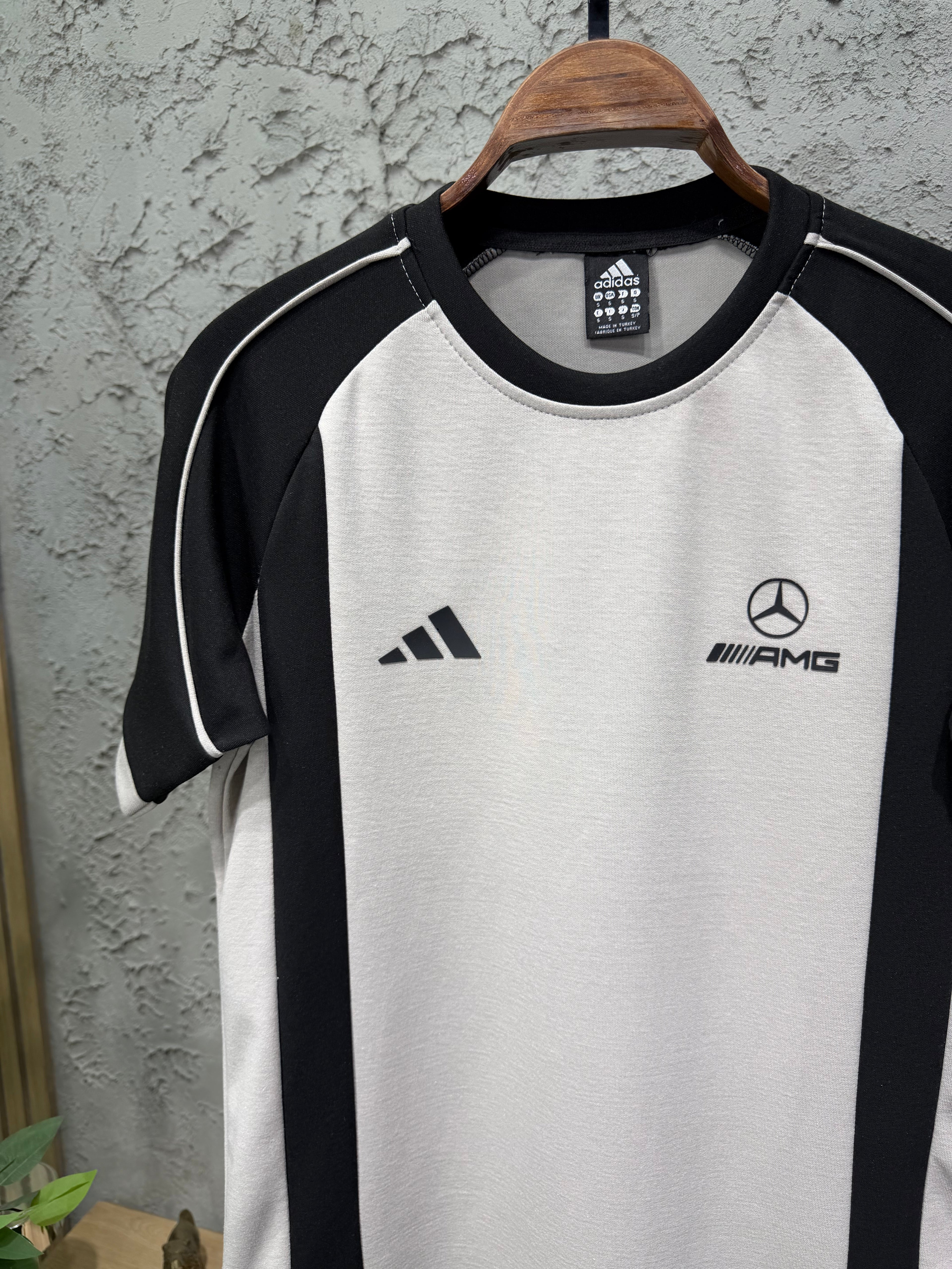 Adidas Mercedes AMG Krem T-shirt & Eşofman Takımı