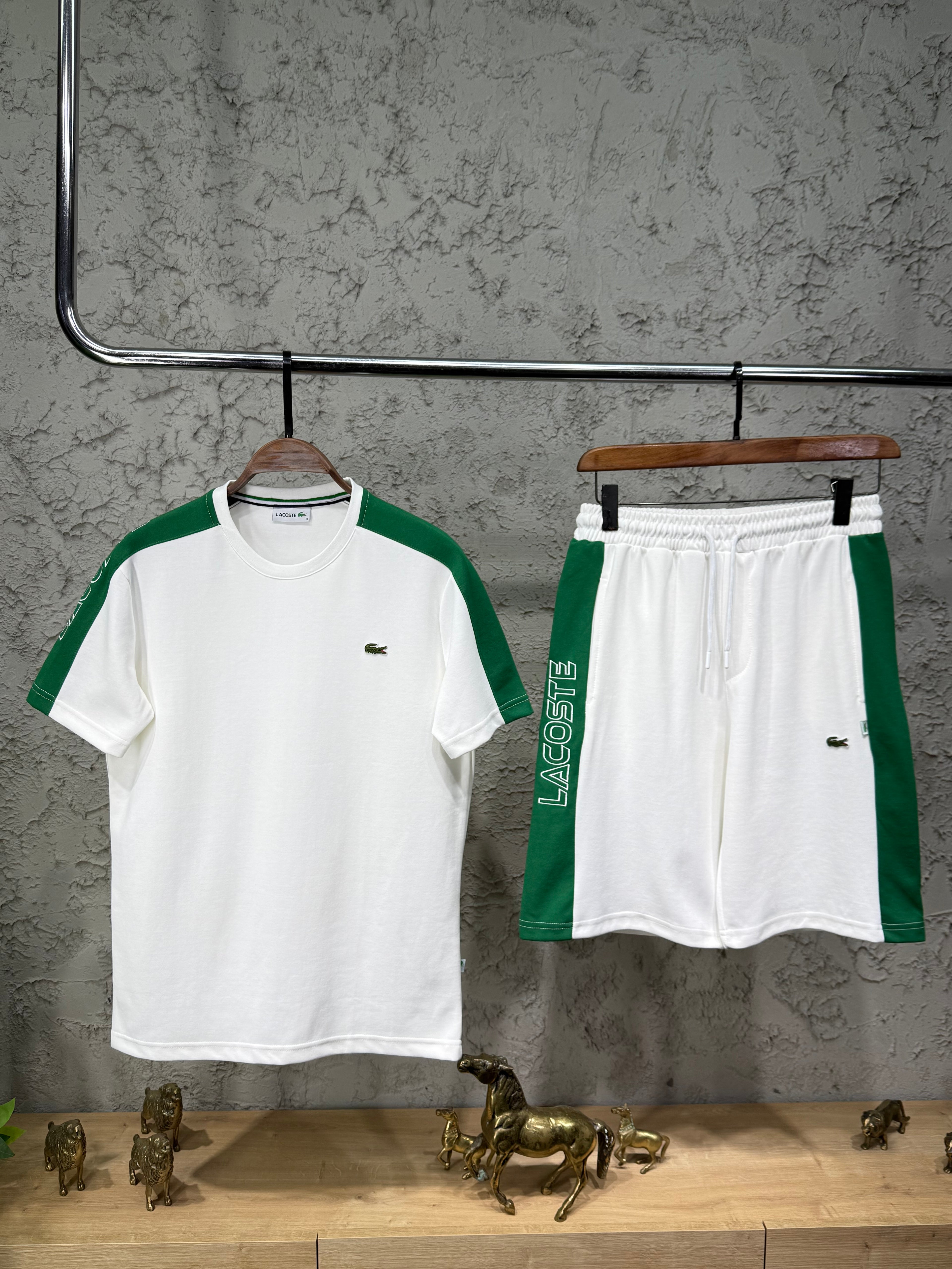 Lacoste Beyaz Yeşil Şerit Detaylı T-Shirt & Şort Takımı