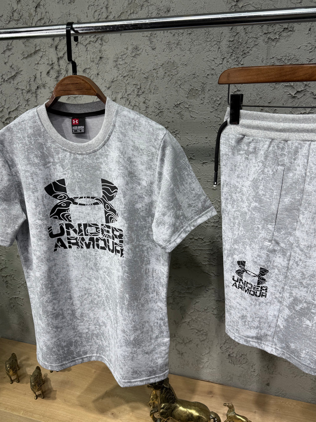 Under Armour Gri T-shirt & Şort Takımı