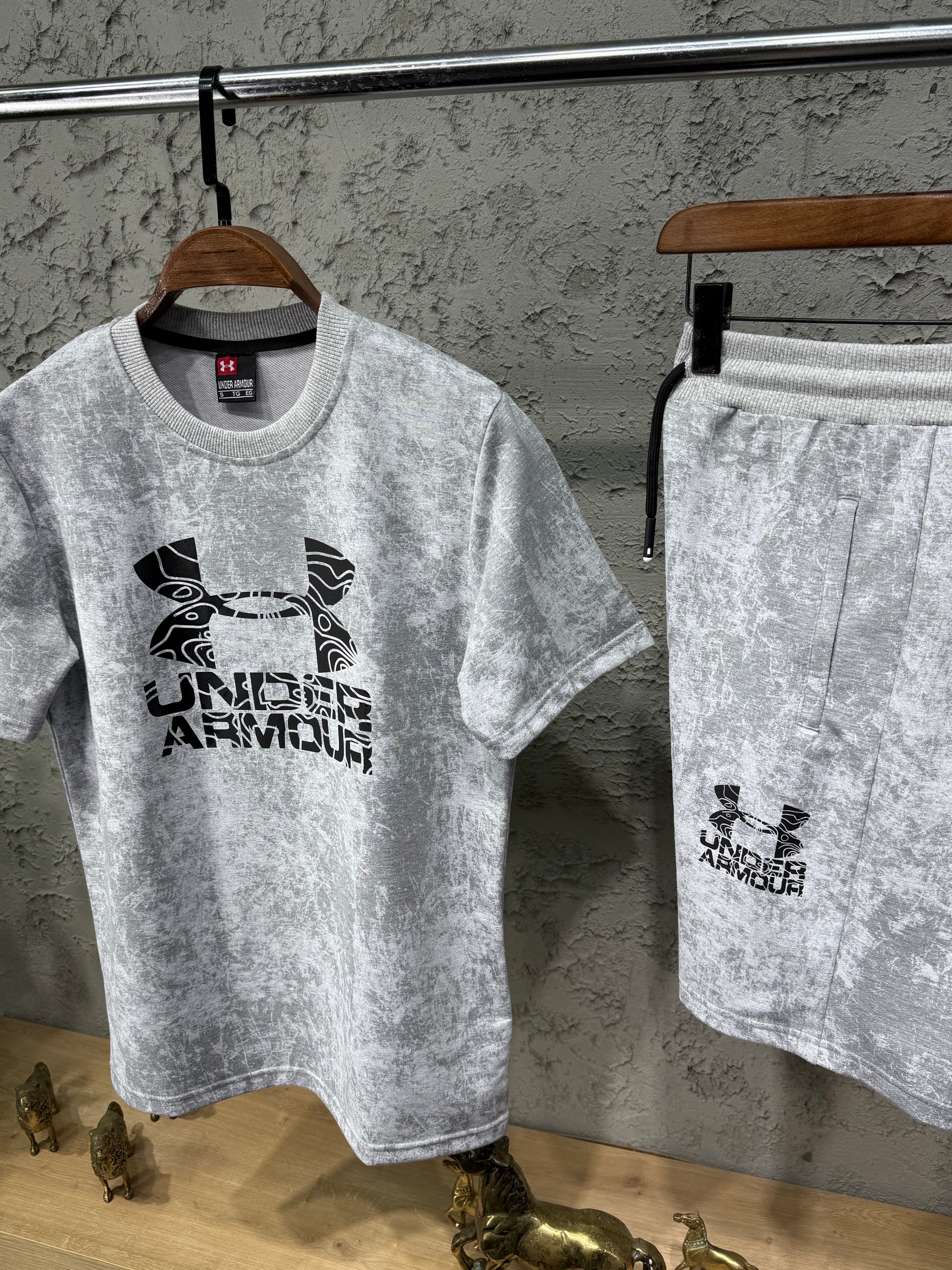 Under Armour Gri T-shirt & Şort Takımı