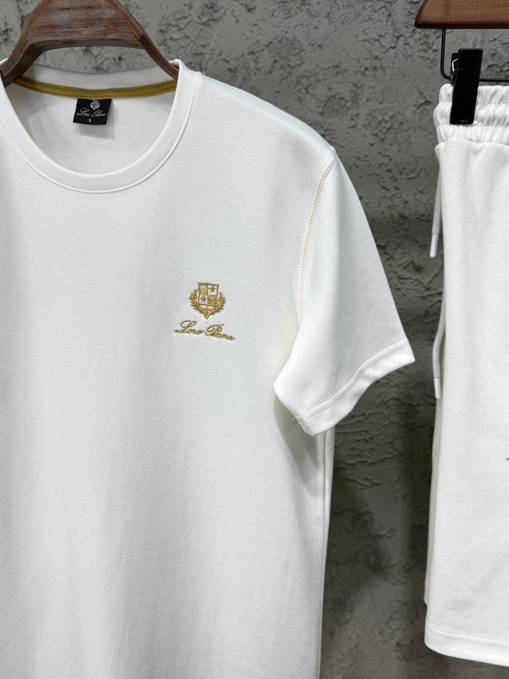 Loro Piana Beyaz Nakış T-shirt & Şort Takımı