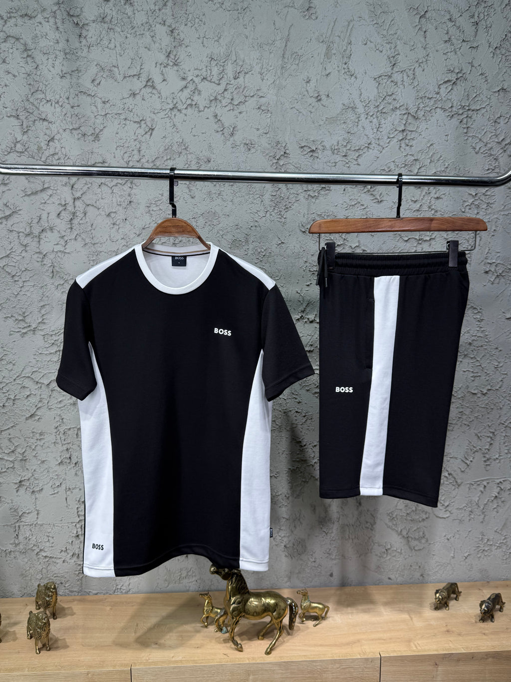 Boss Siyah Beyaz Kontrast Detaylı T-Shirt & Şort Takımı