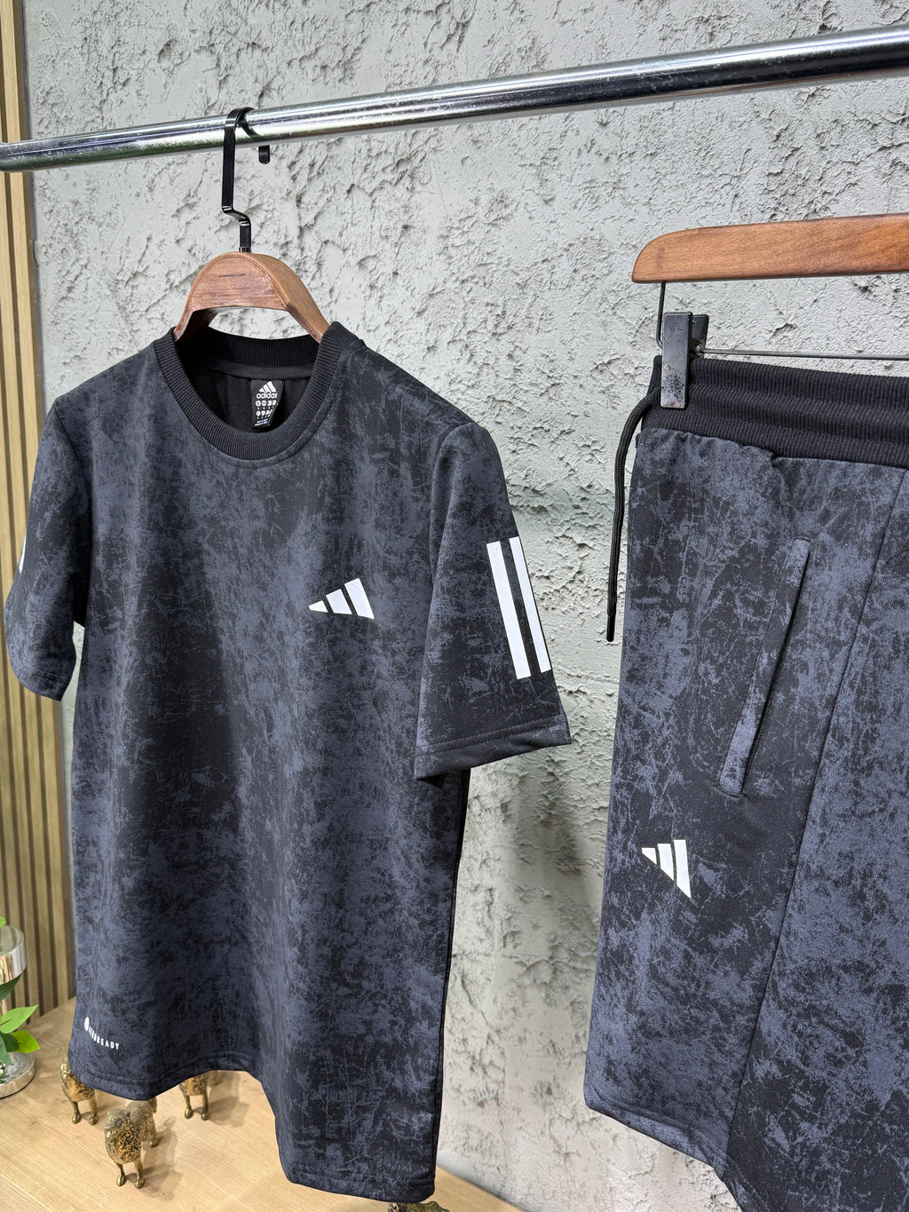 Adidas Desen Siyah T-shirt & Şort Takımı