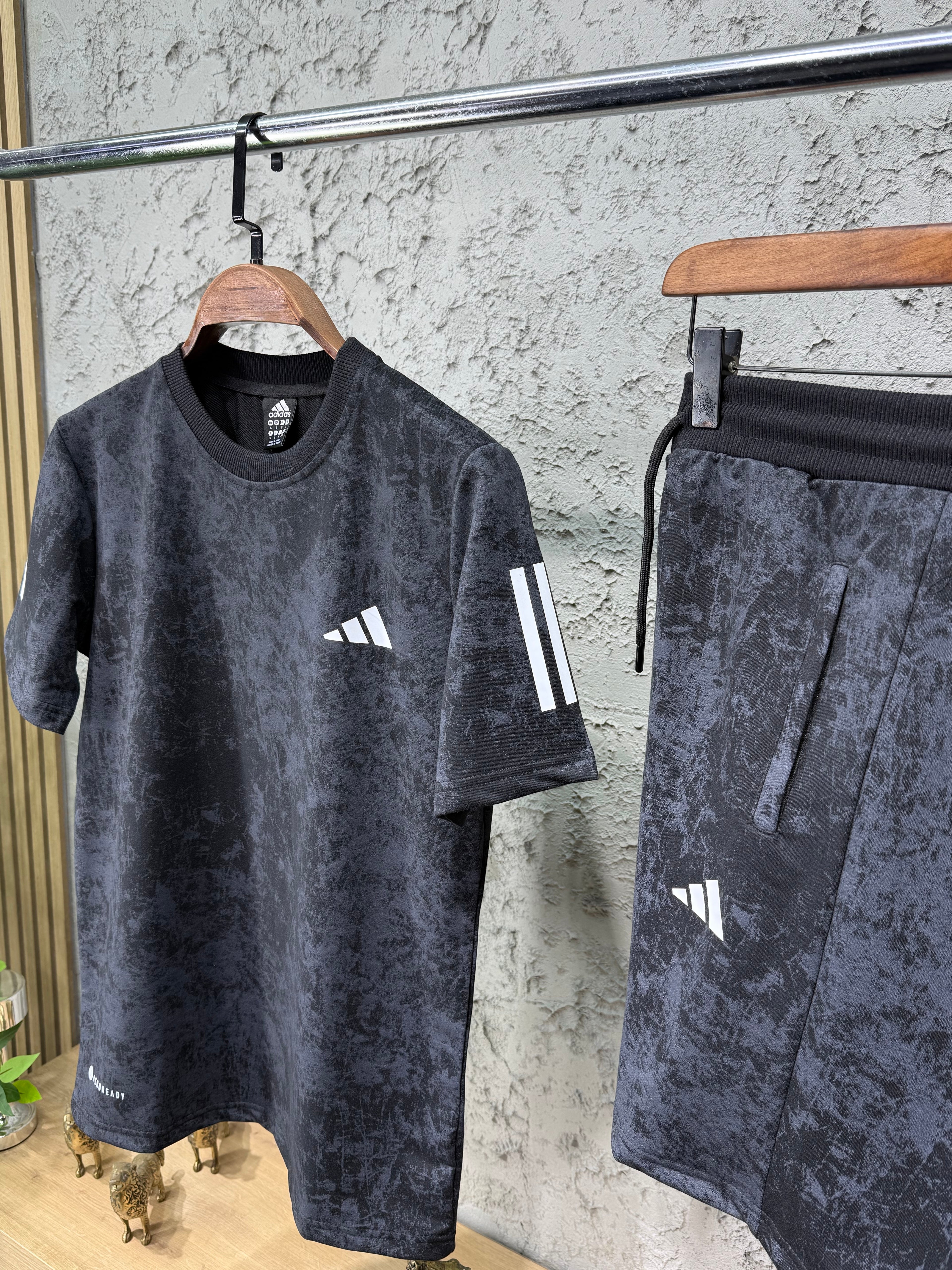 Adidas Desen Siyah T-shirt & Şort Takımı