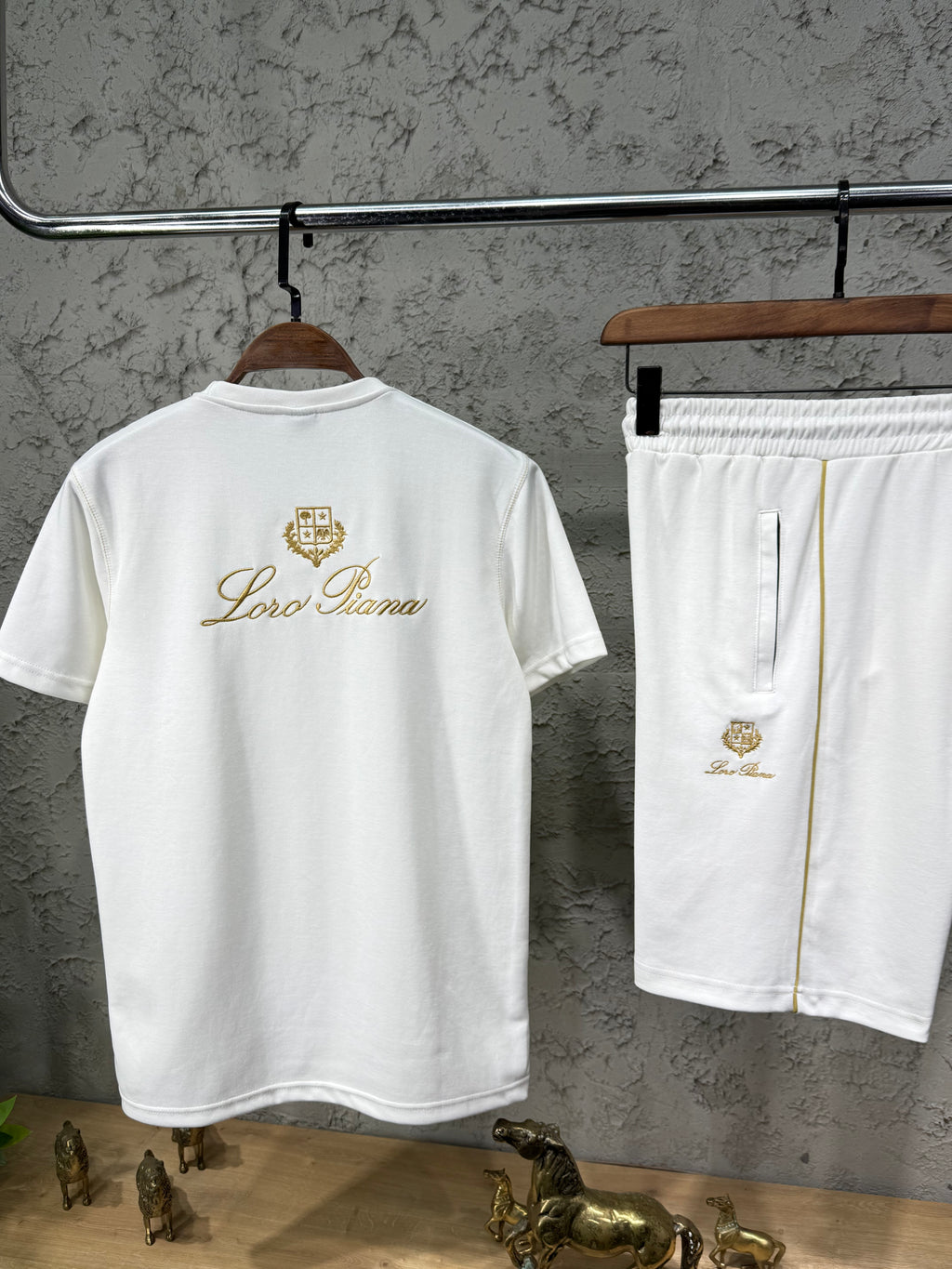 Loro Piana Beyaz Nakış T-shirt & Şort Takımı